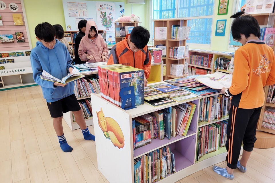 臺東縣長期扎根閱讀教育，112學年度起全面推動適性閱讀系統，透過精準選書，提升學生的閱讀興趣與深度。