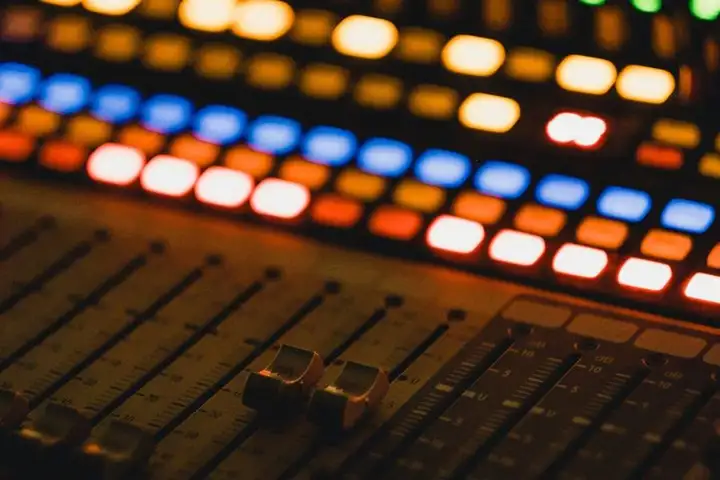 用耳朵聽見不一樣的世界，從聲景到家庭的聲音故事-封面