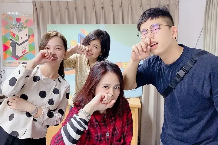 111年金鐘獎入圍節目-星星亮了(社會關懷節目&主持人獎)-封面