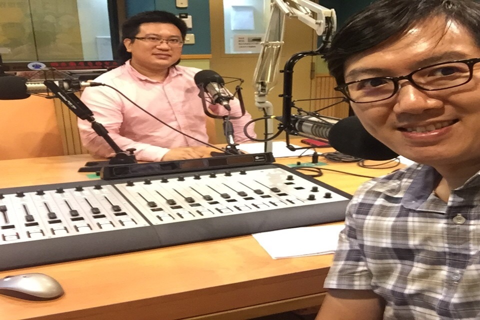 聽見福爾摩沙單元主持明勳及13-20及受訪人海穹文化發行人李伍薰