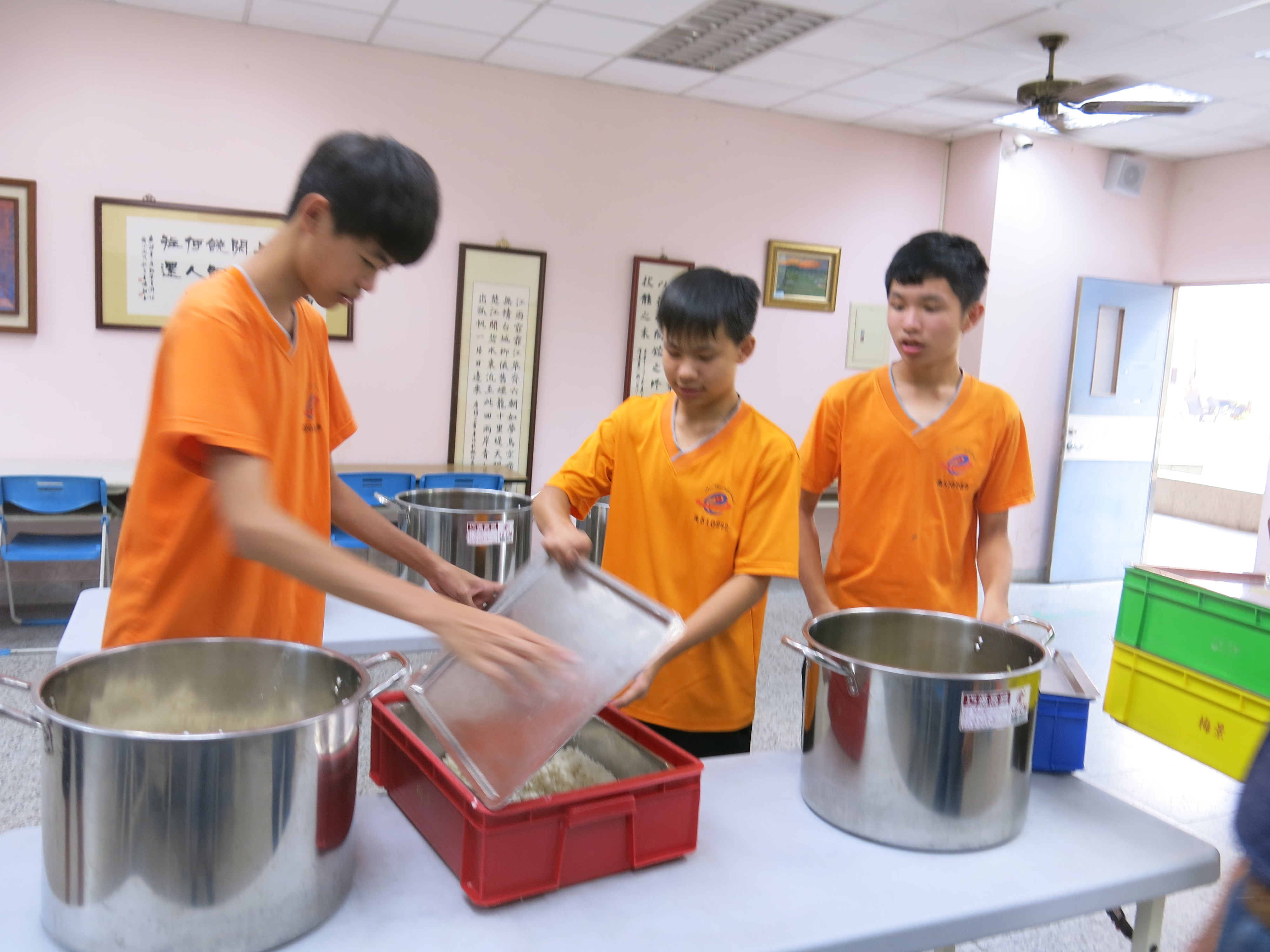 同學匯集力量，不泿費食物