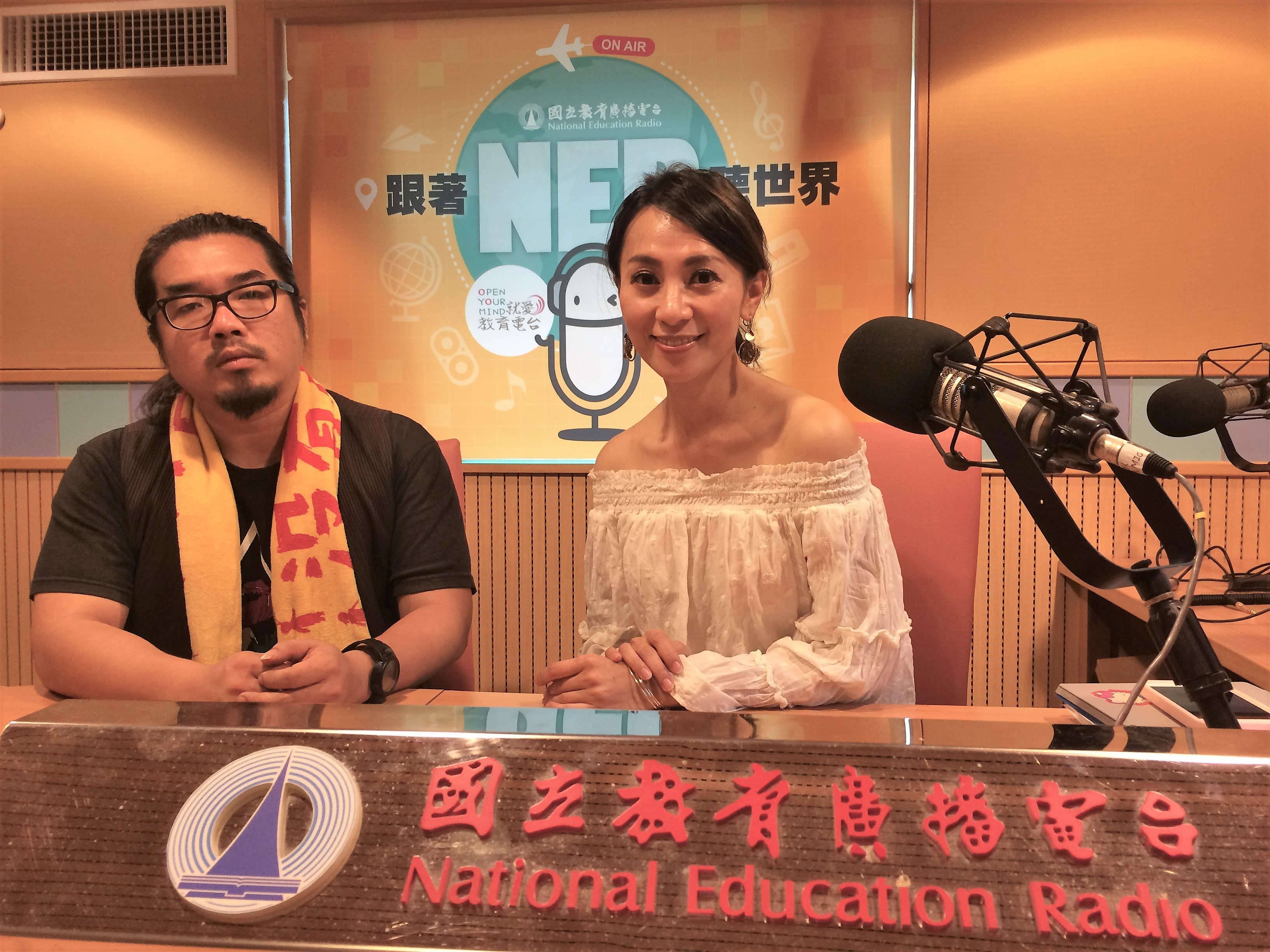 透過表演藝術陪伴青少年成長