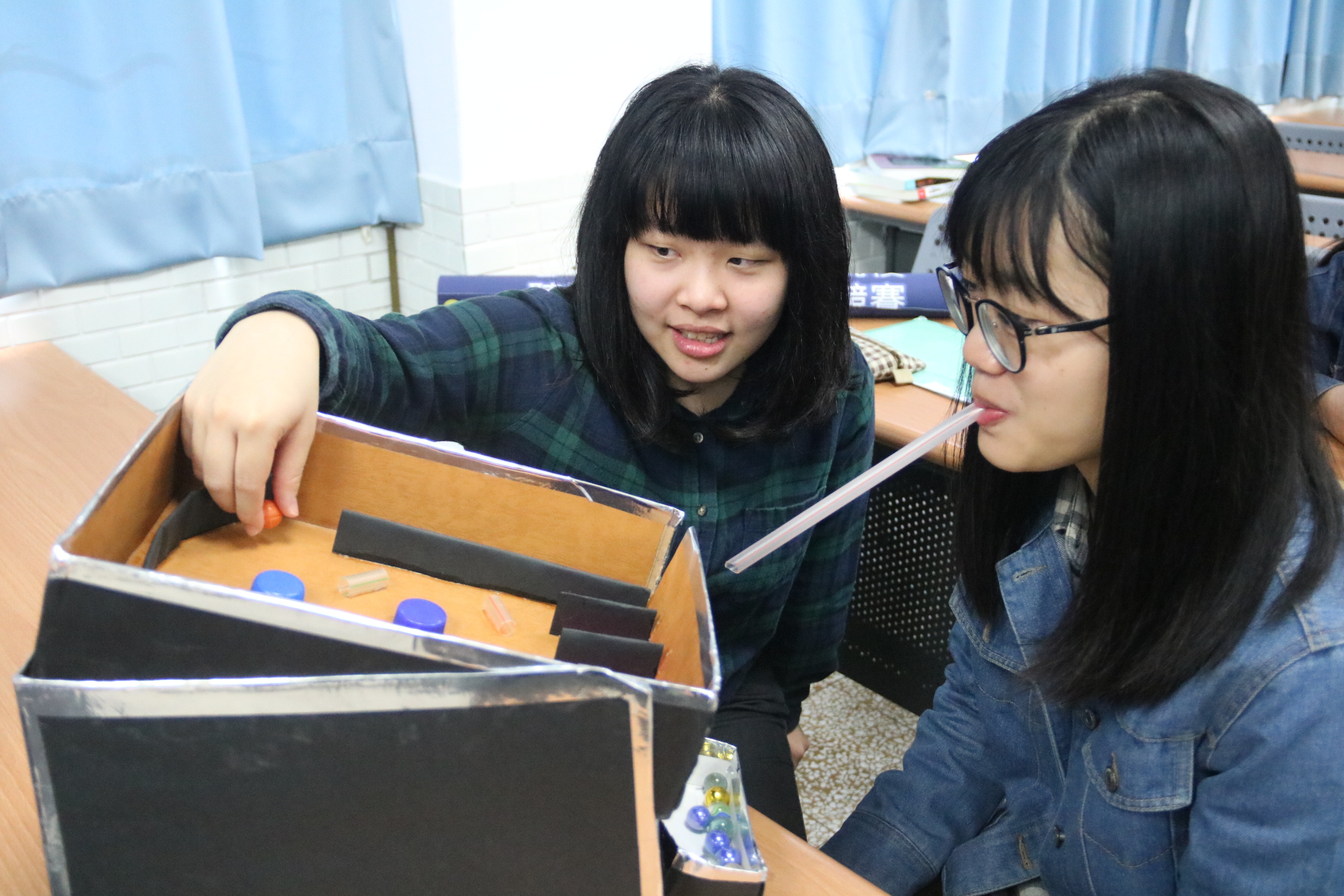 弘光語聽系學生設計訓練發音教材 改善幼童說話「臭奶呆」的問題