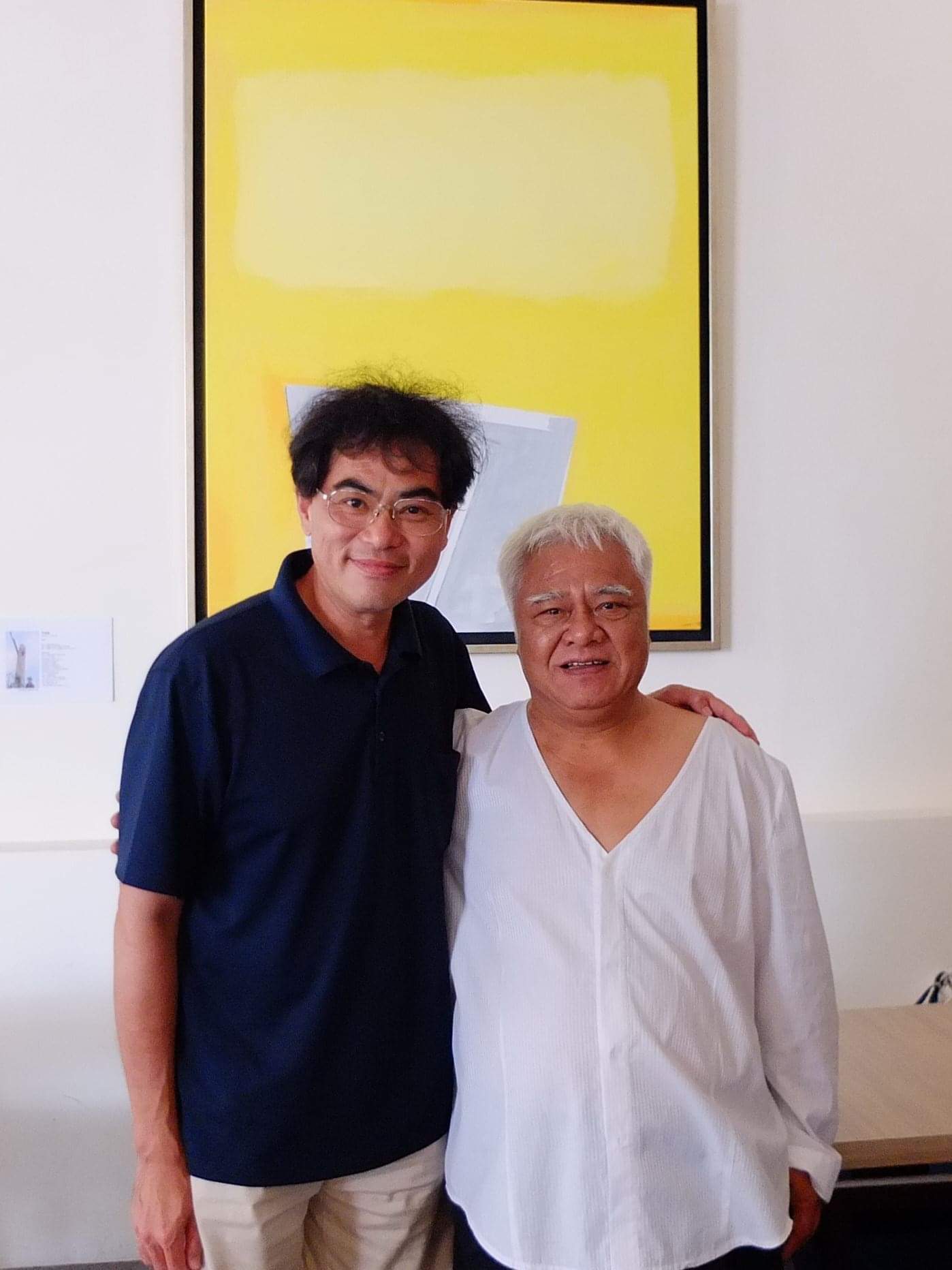 <來自山海的歌聲>主持人劉智濬(左),與原住民歌手胡德夫(右)