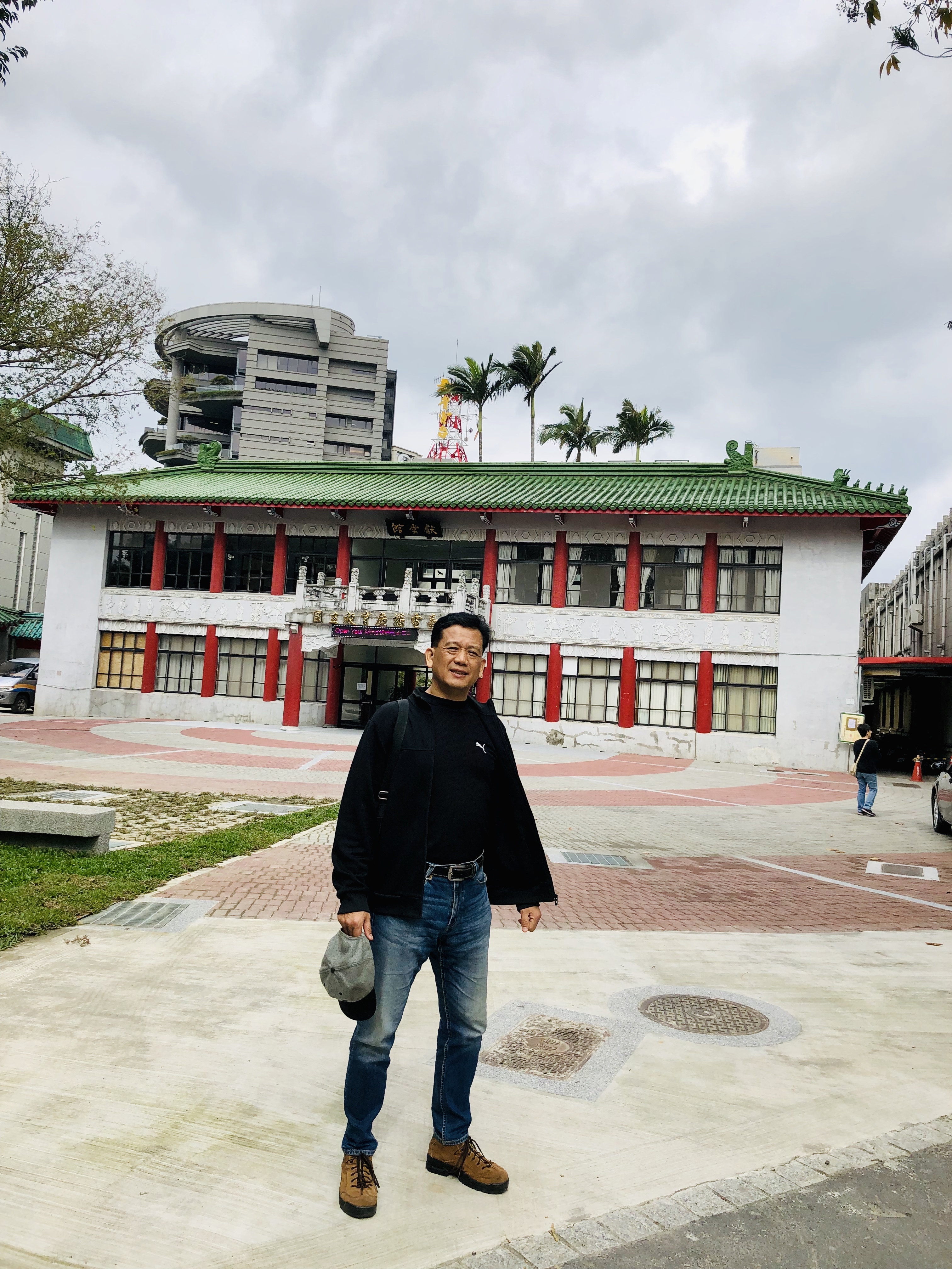 本集來賓林聰明老師。