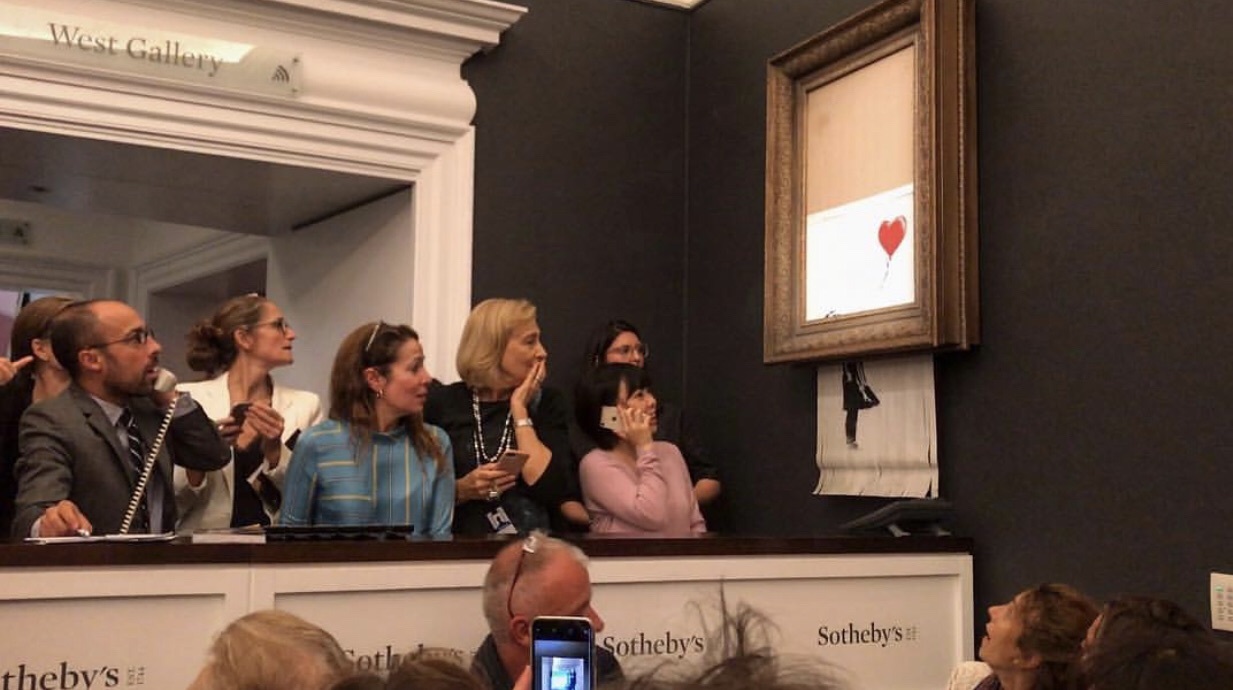 英國塗鴉藝術家班克斯(Banksy)在蘇富比拍賣會現場，銷毀自己的畫作。(Banksy IG圖片)