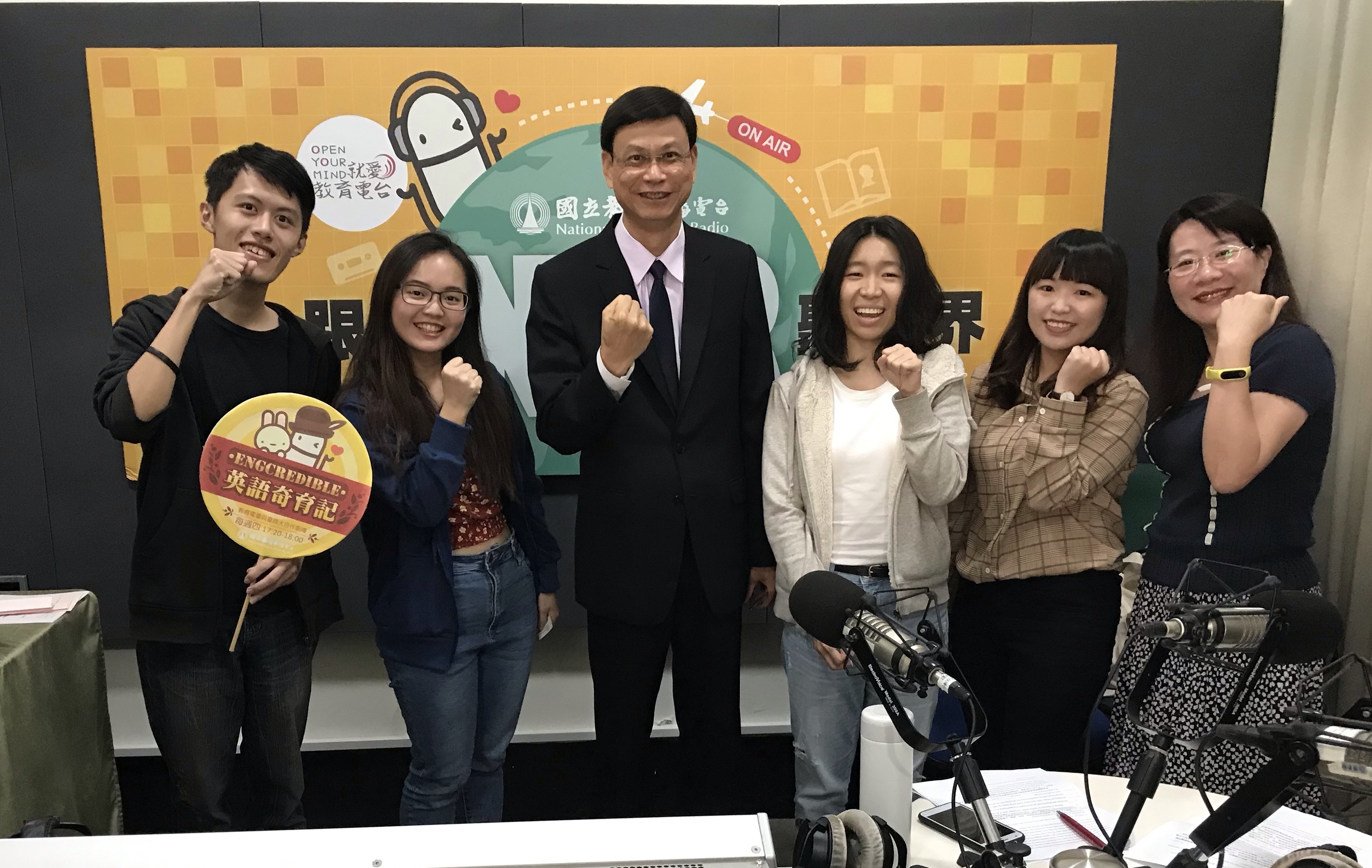 Engcredible英語奇育記主持人Anny & Irene 專訪Jasper唐振哲