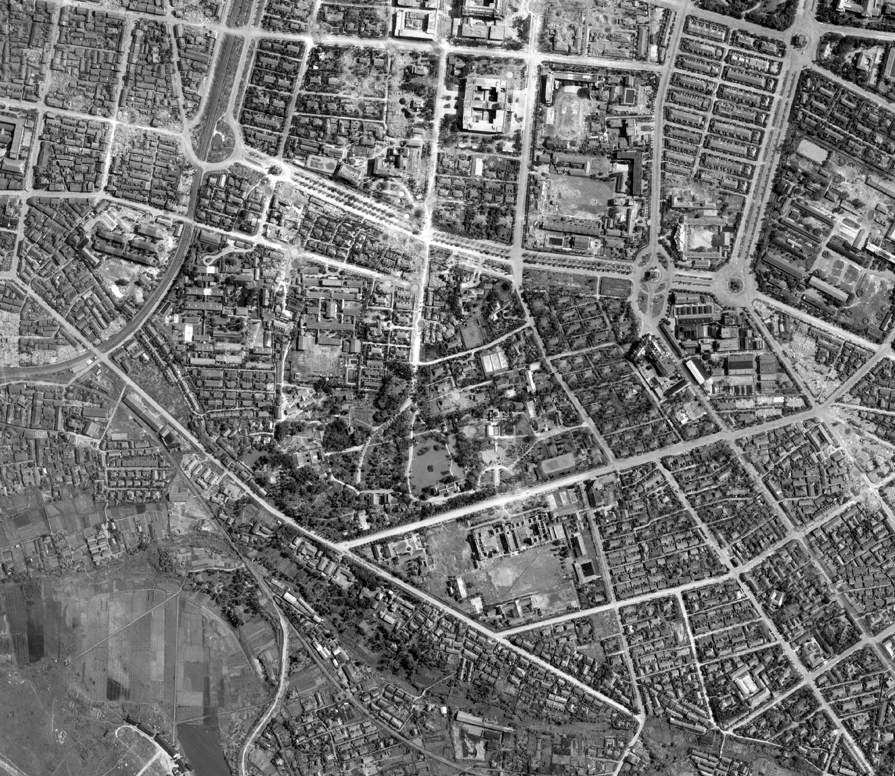 1945年植物園附近一帶黑白空照圖.jpg