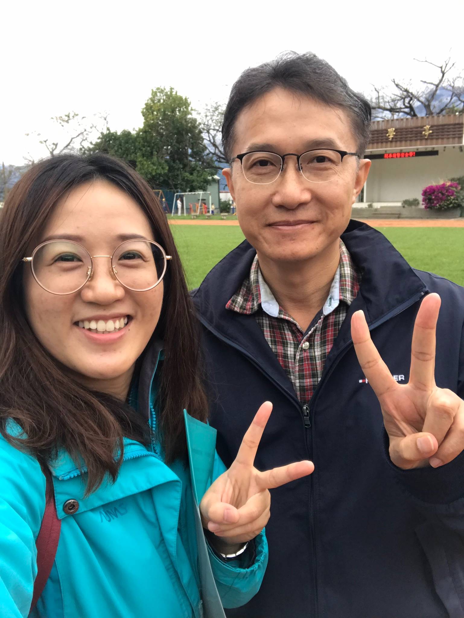 鍾明宏校長(右)