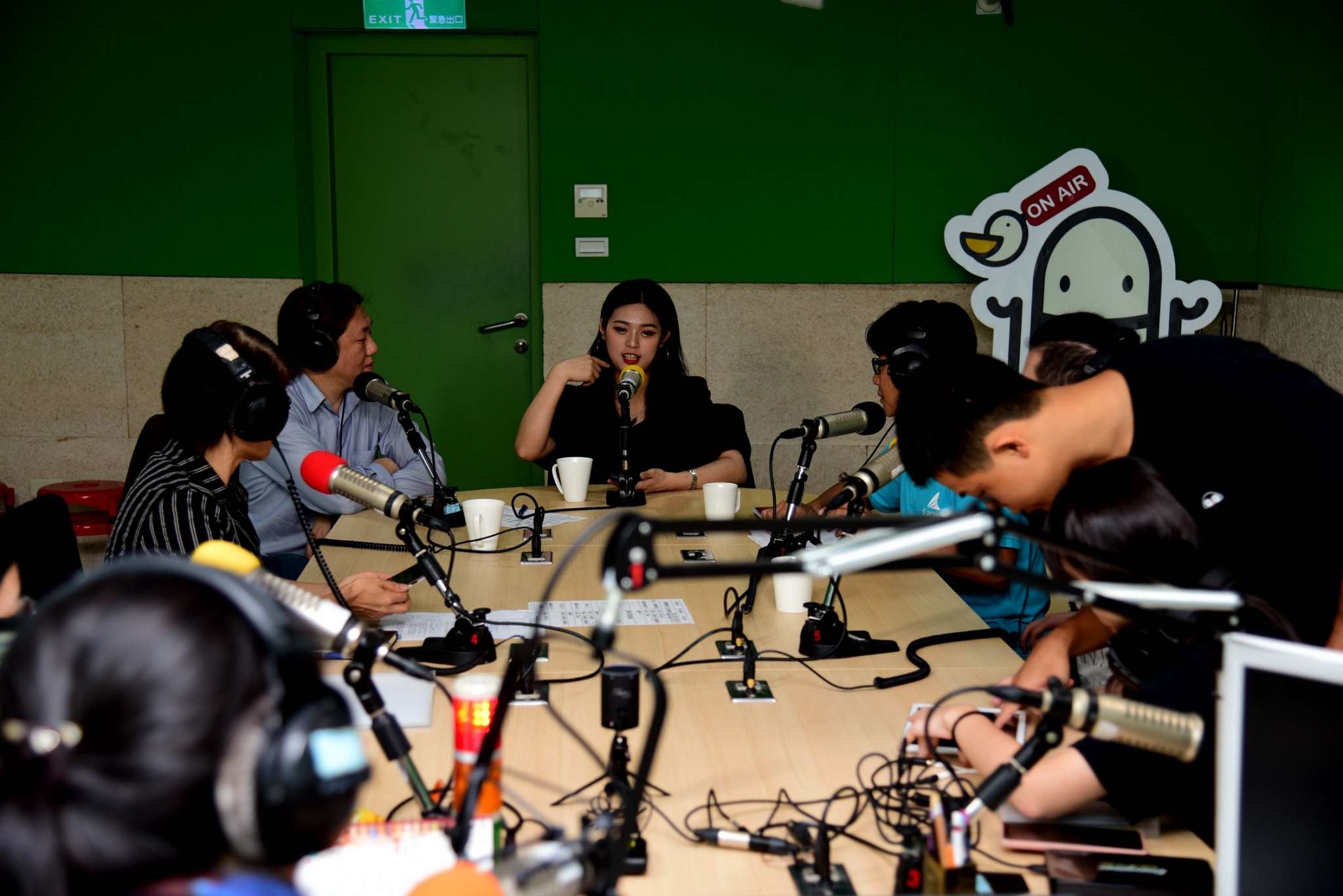 嶺東科大學生杜亭萱向吳日云設計師請教