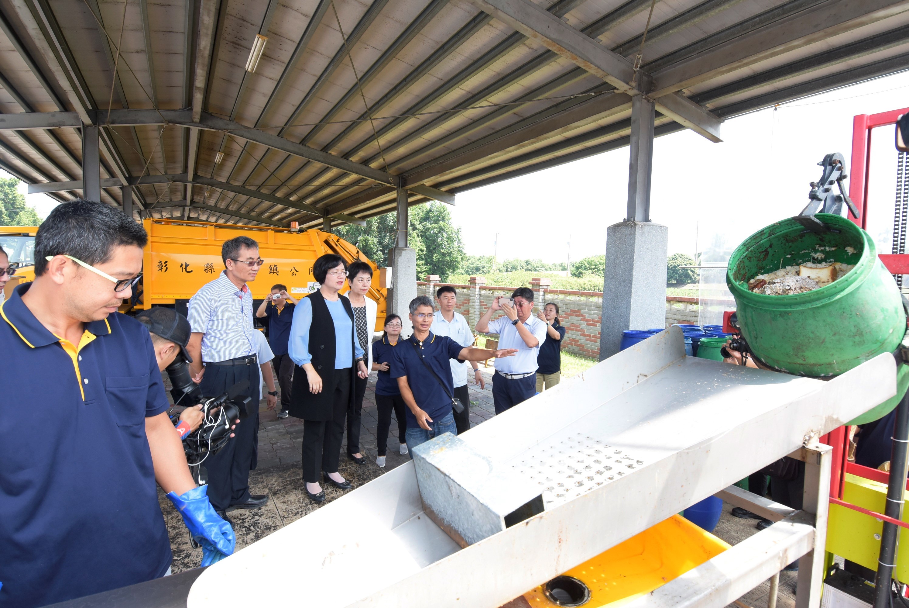 彰化縣田中鎮清潔隊處理廚餘的脫水機導覽