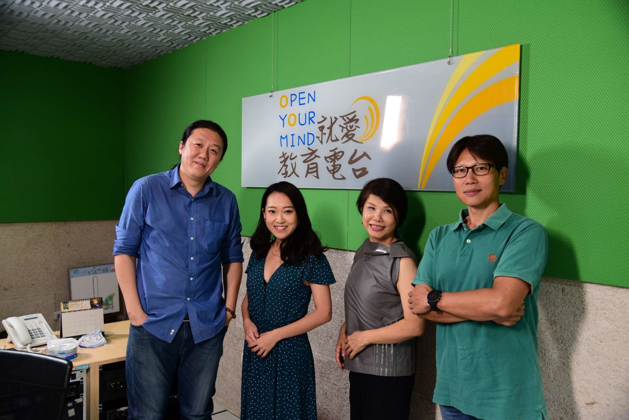 專題記者呂蓓君與遇見未來的你3位節目主持人開心地完成錄音