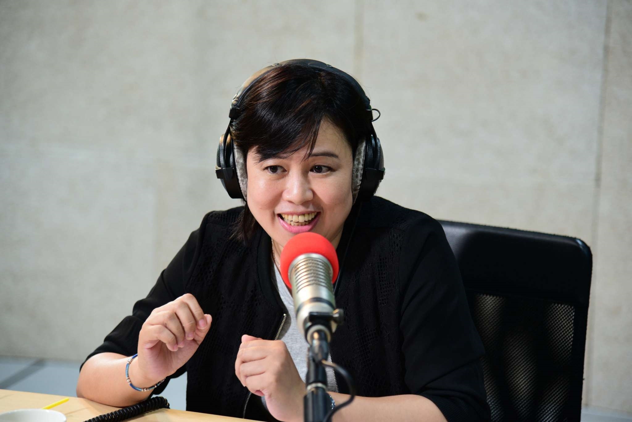  陳淑芬說明通過地訓與空訓成為正式空服員的比率大約6成