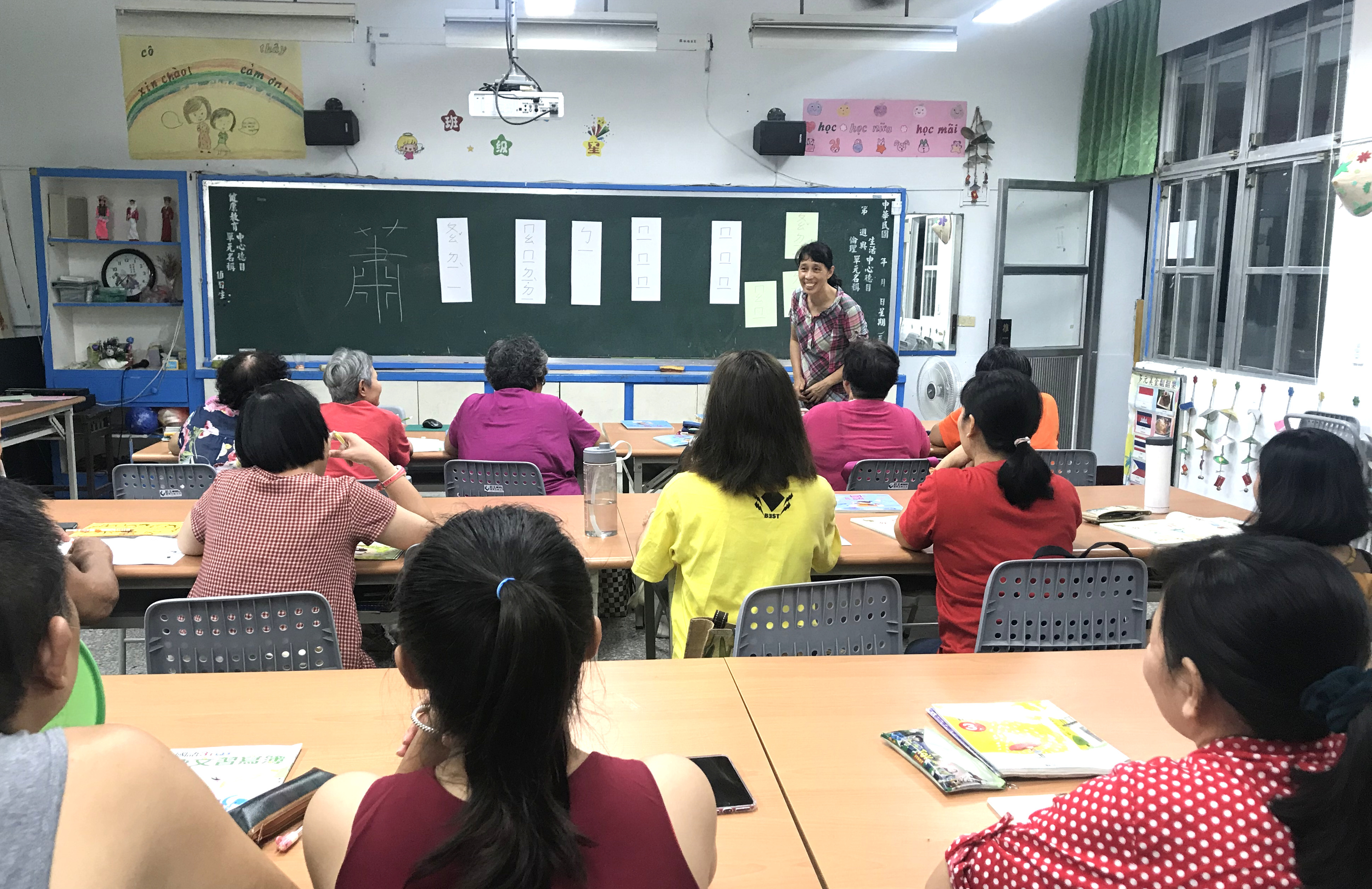 臺東縣新住民學習中心晚間上課情形