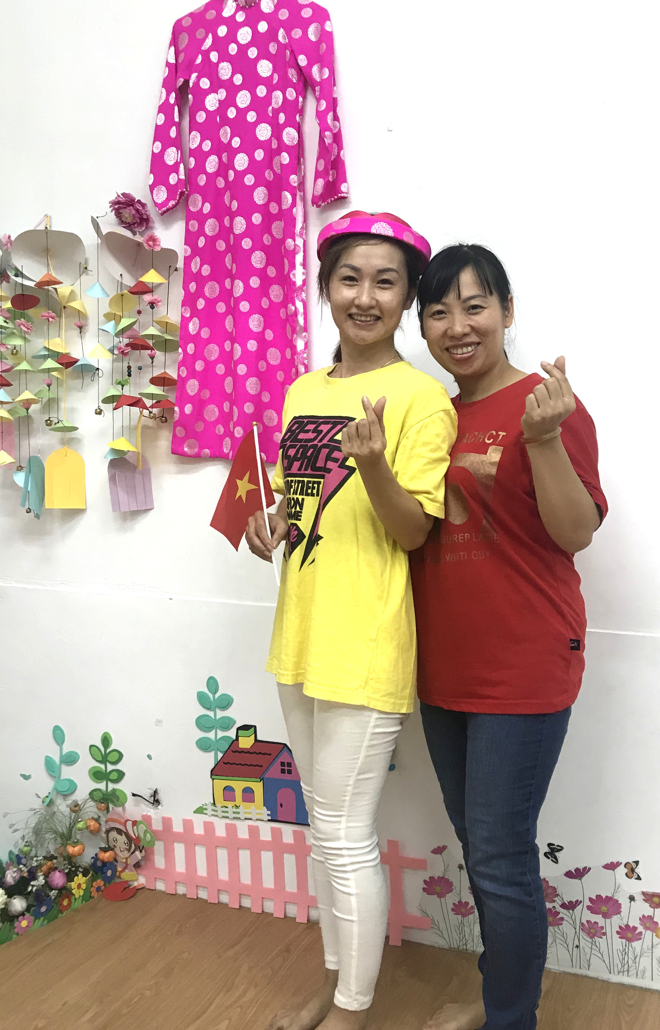 培訓108課綱新住民語教師越南籍武青梅(左)、阮氏草(右)