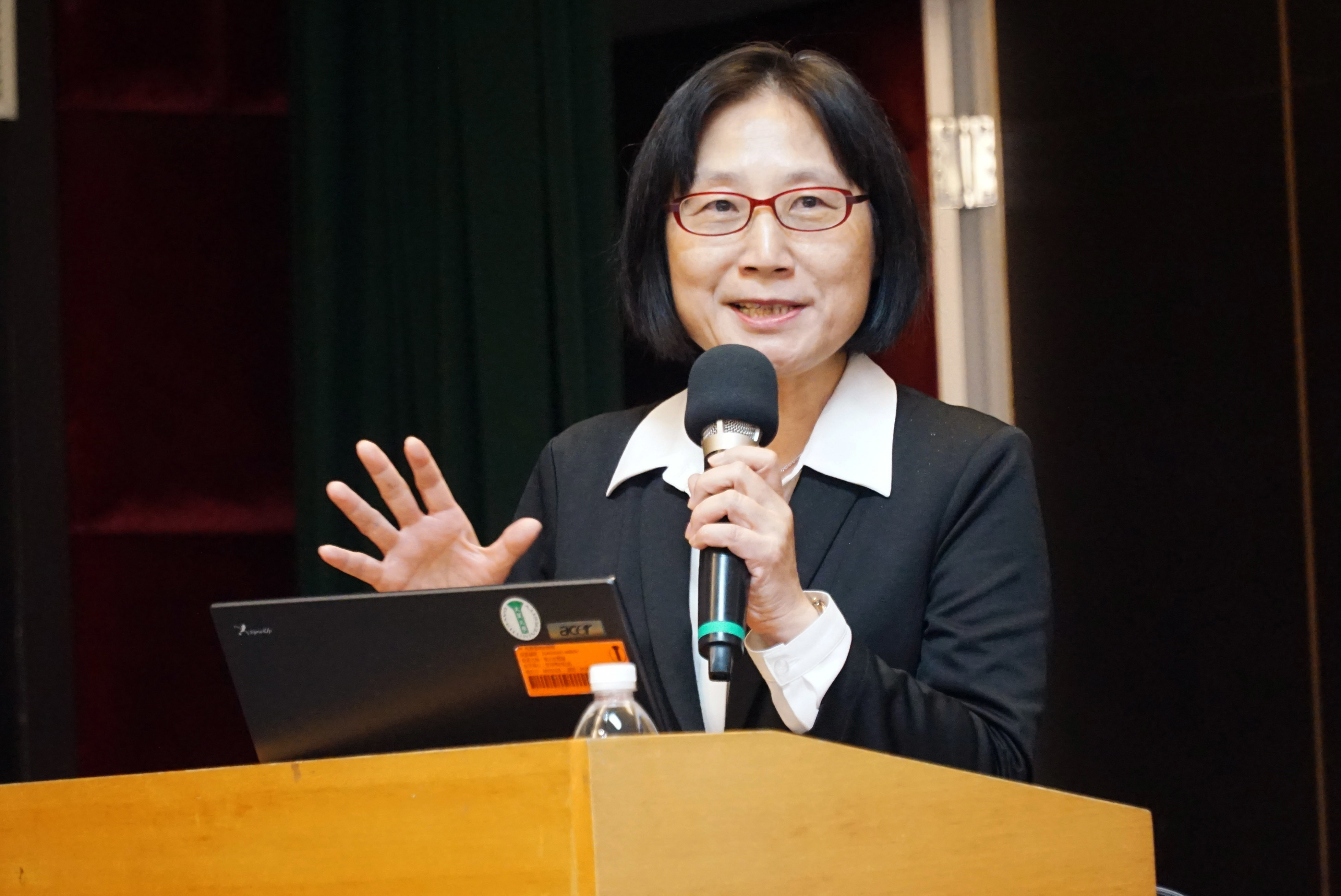 經濟部商業司司長李鎂到大葉大學分享公司法修法相關內容