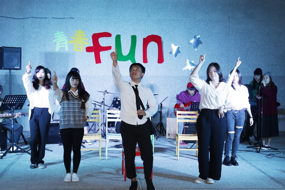 臺東大學「2019青春放誕搖」成果展，由音樂系「樂團唱奏」與人文學院「青春舞動」2課程的學生，聯手以樂舞展現青春，享受身體的律動以及音樂、文學的饗宴。