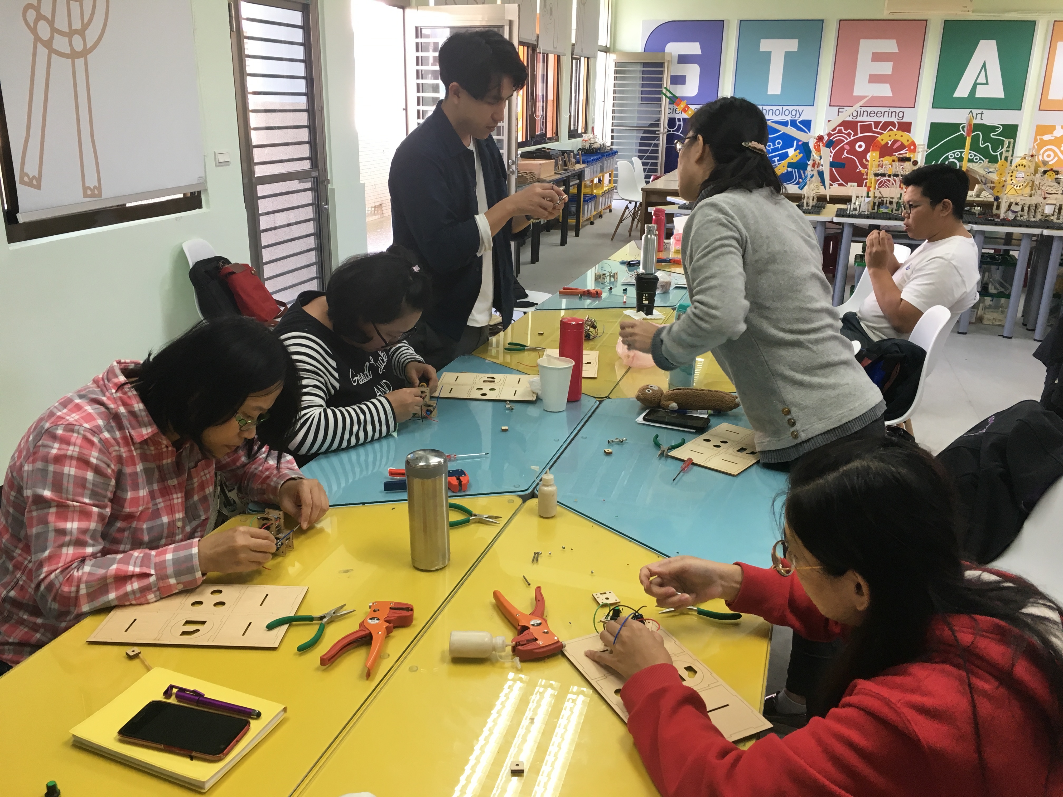 STEAM就是大家團結合作在領域一起創新
