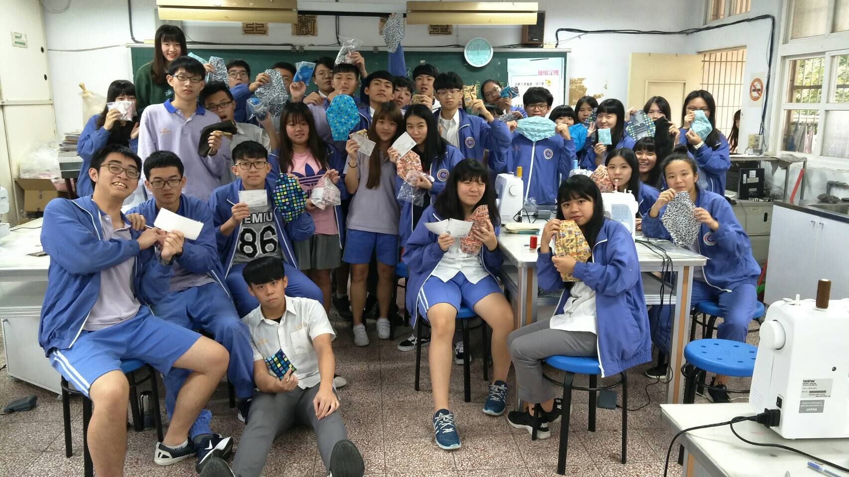 三民高中推動「傳愛非洲布衛生棉」培養學生國際人道關懷及行動，成為全球公民