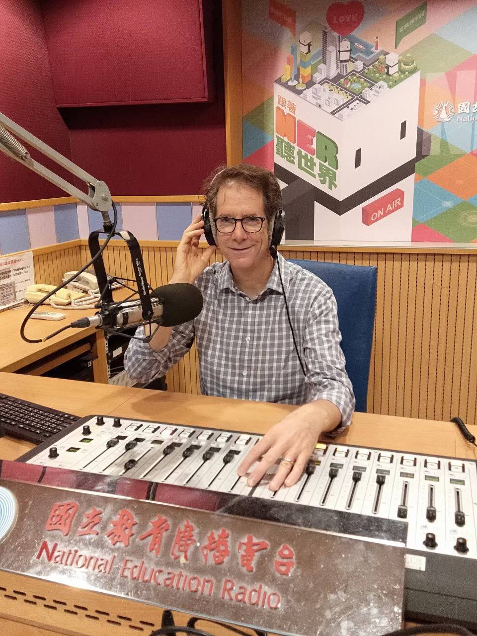 從世界英文頭條到洛杉磯教育人物專訪, 2020英語要贏!!!