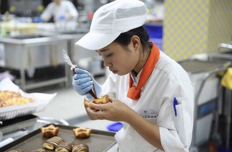 麵包製作金牌黃筱婷
