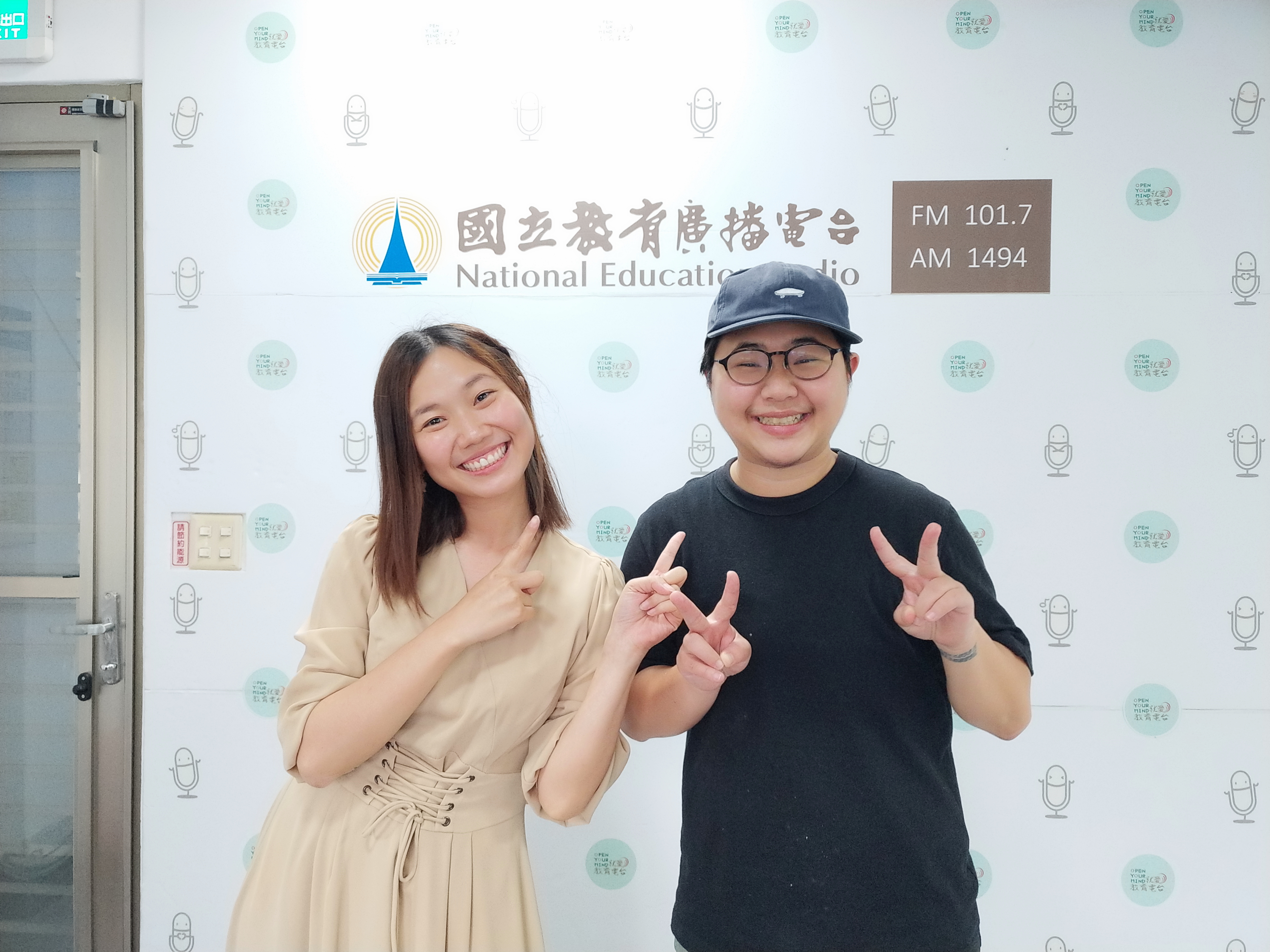 深夜黑白切手工點心-白色閃亮甜點車