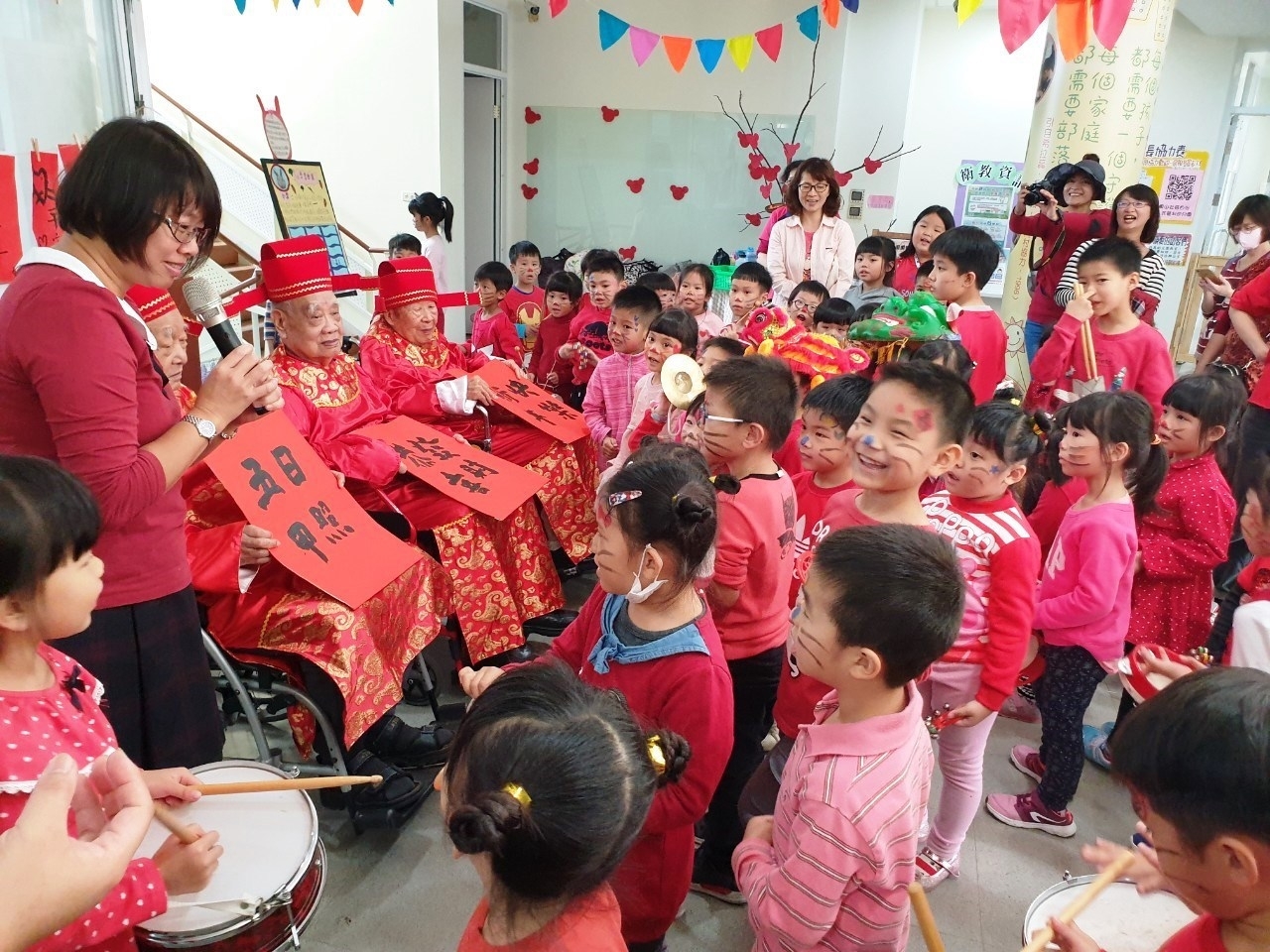 鳳山社區自治非營利幼兒園新春關懷活動.jpg