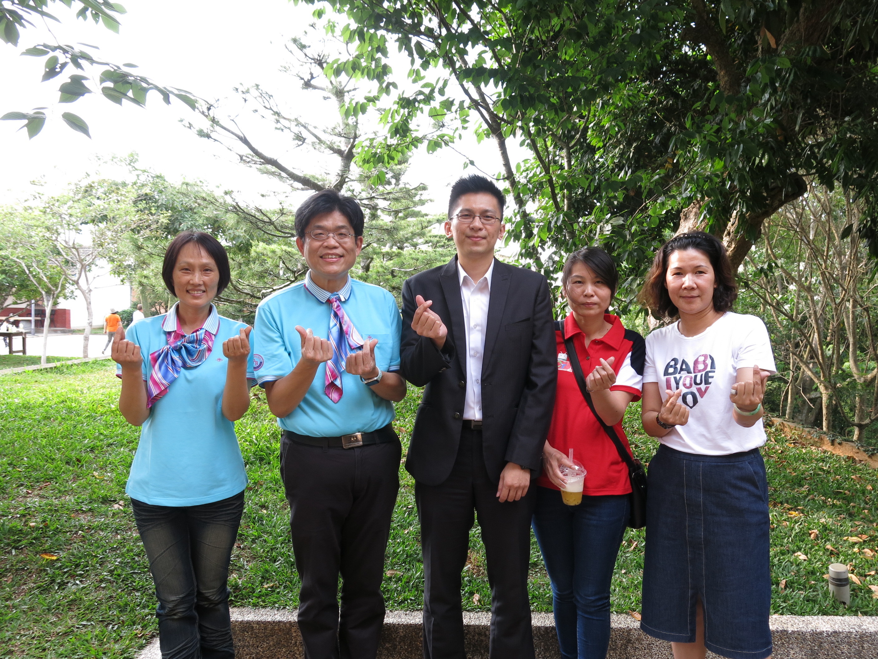 南投縣家庭教育中心同仁與中投有線電視同仁合影