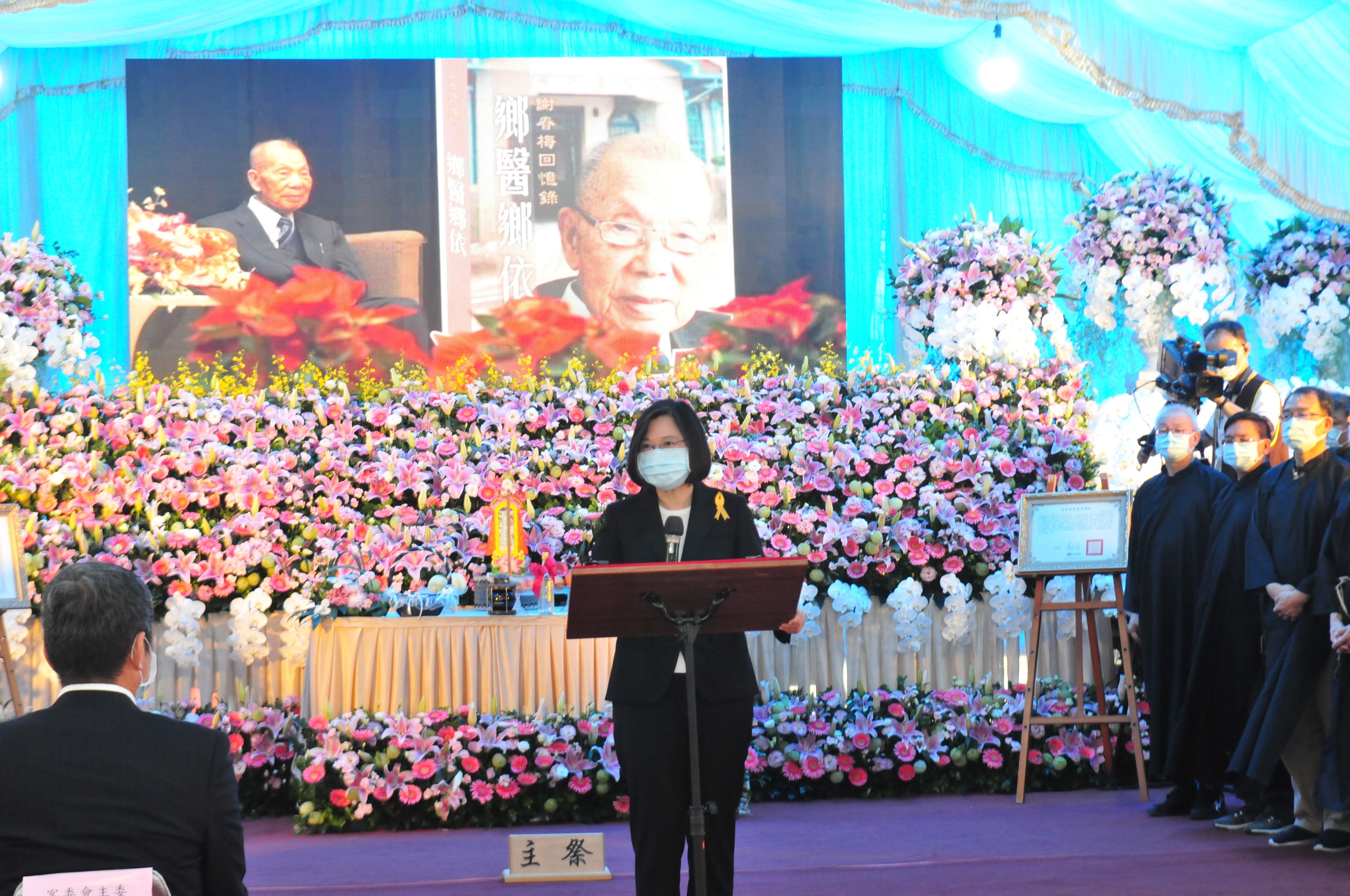 總統蔡英文出席謝春梅醫師的告別式（圖片來源：苗栗縣媒體事務中心）