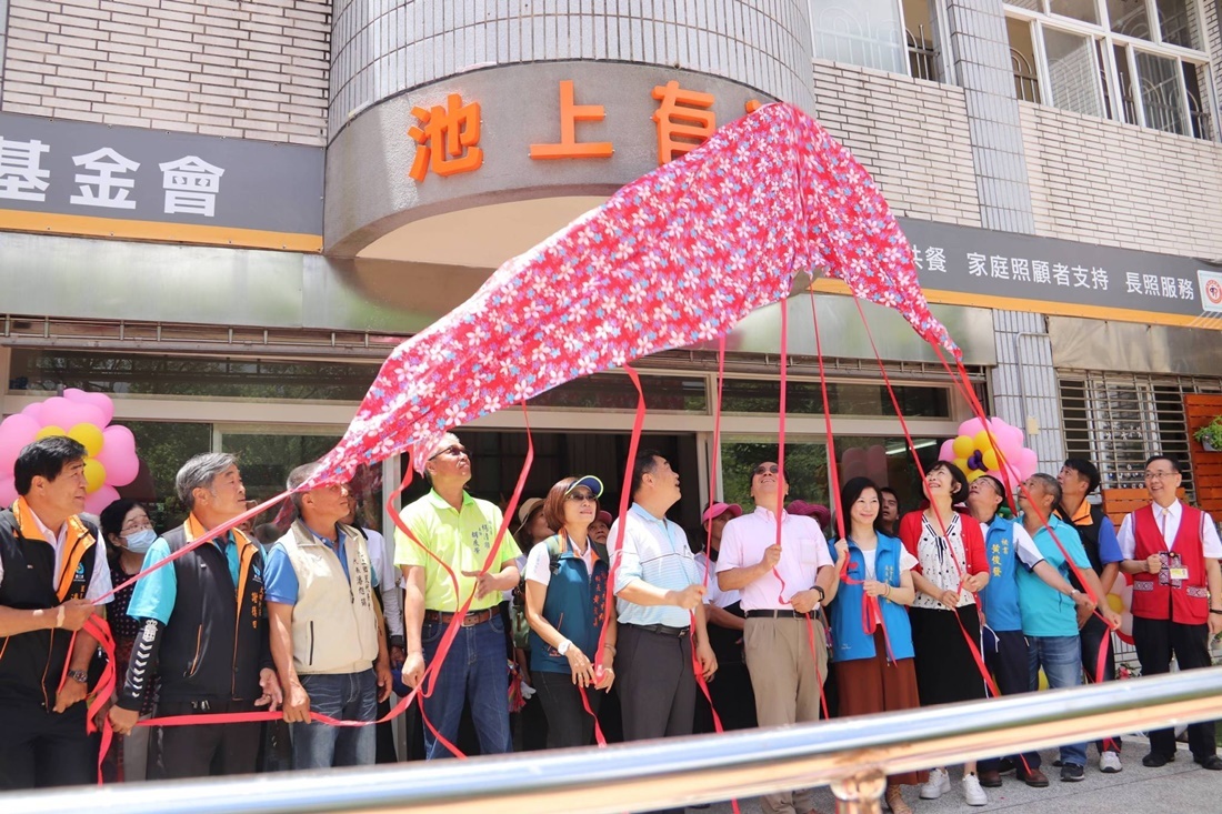 一粒麥子池上有福館啟用，除可提供共餐、長照一站式服務、家庭照顧者支持服務外，也能和小朋友共學共玩，增進偏鄉弱勢家庭祖孫間的互動交流。