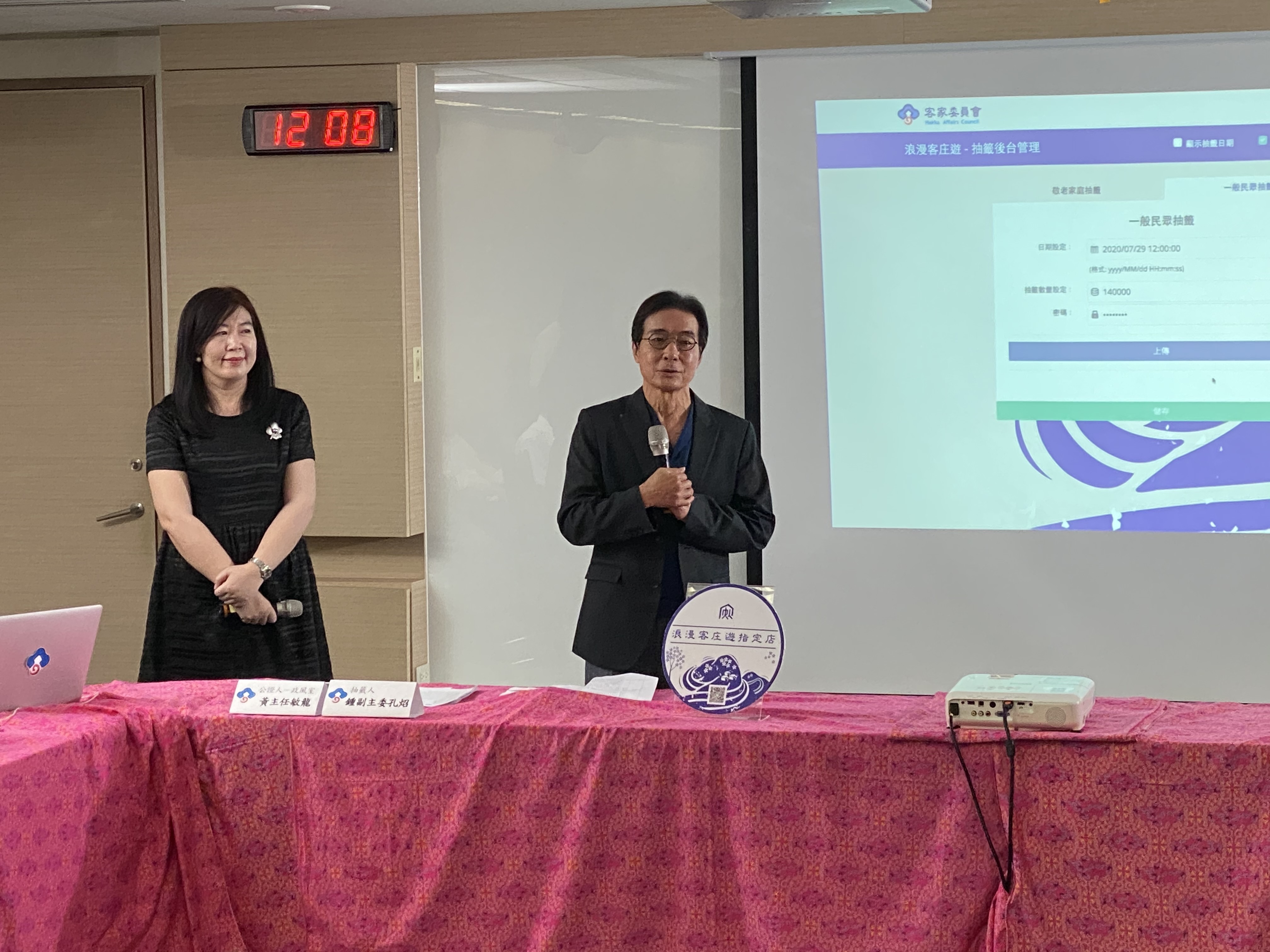 客委會副主委鍾孔炤歡迎國人走訪客庄旅遊消費。