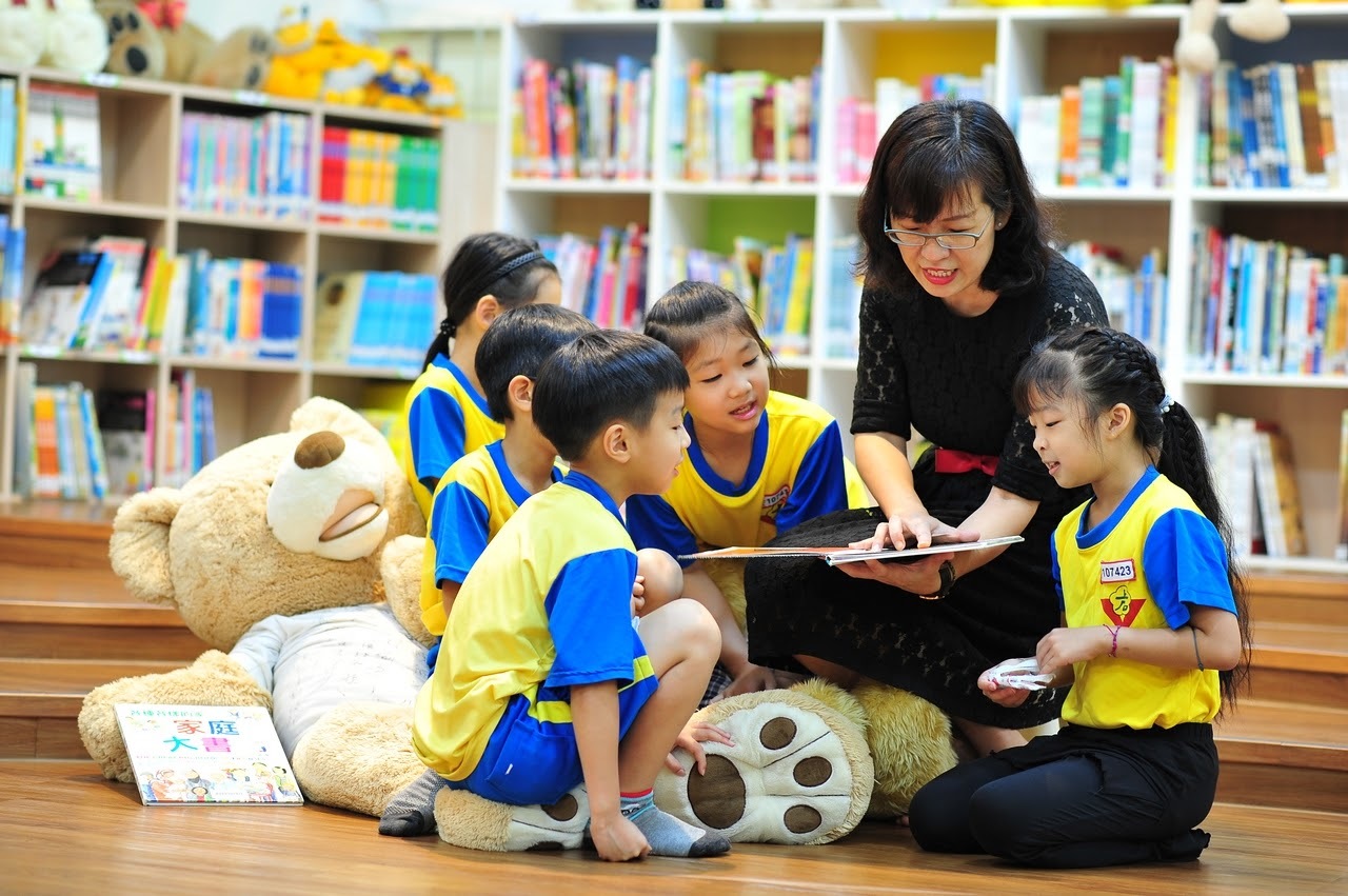 閔柏惠老師帶著孩子英語閱讀