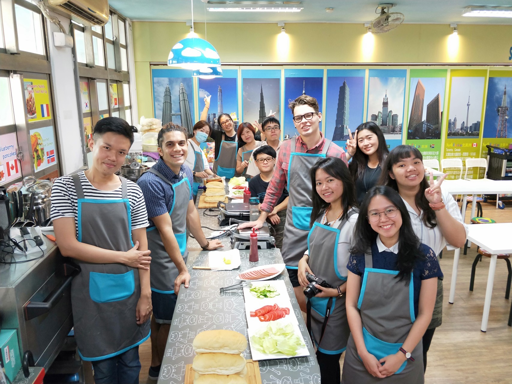 臺中市第一間國際教育教室就在上石國小，裡頭充滿許多閔柏惠老師的教學巧思