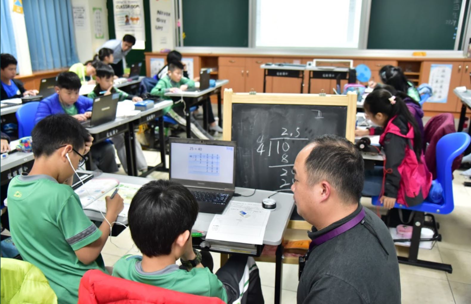 當孩子看到電腦、筆電、平板出現在教室的時候，他們對數學課有濃厚的興趣！