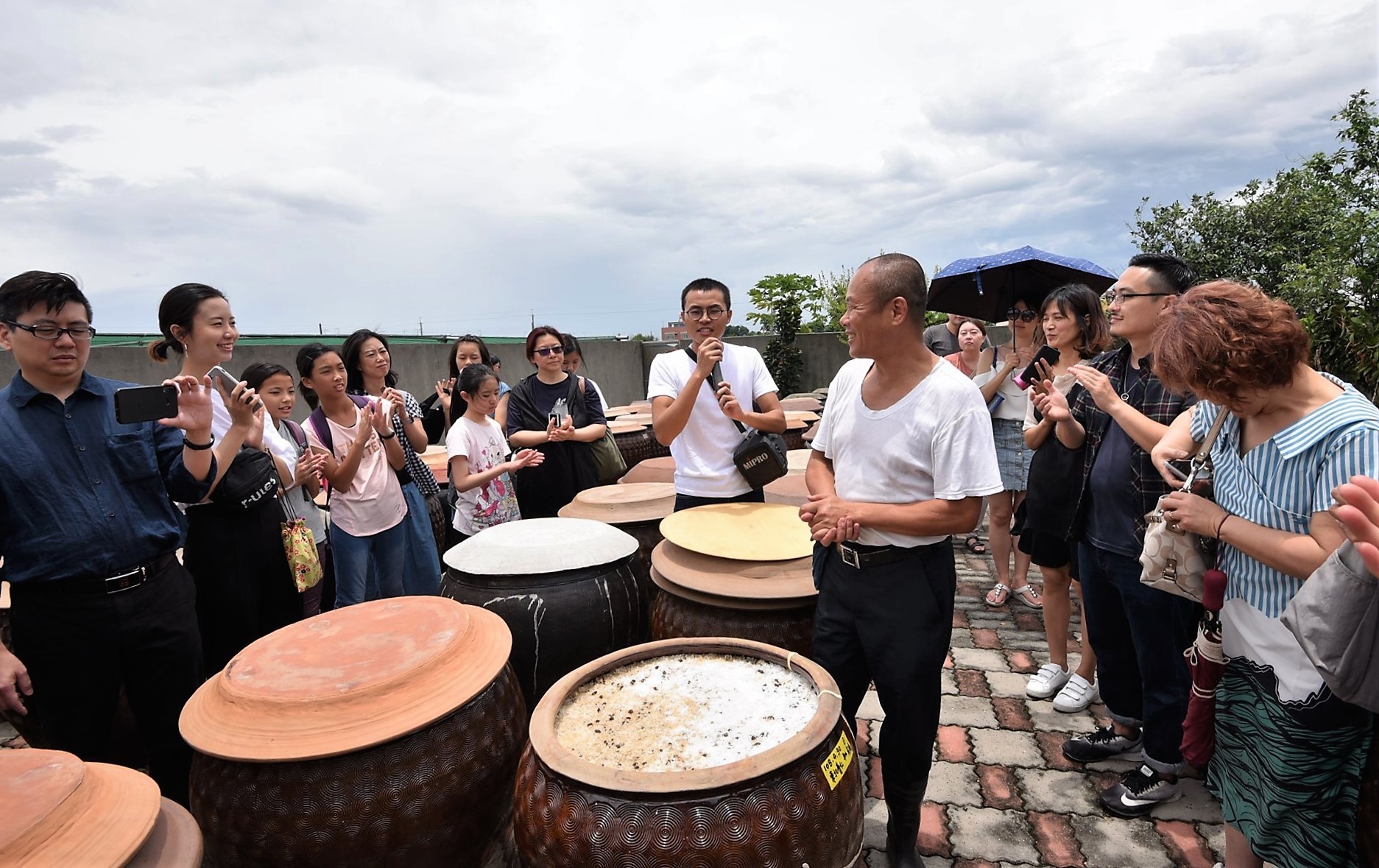 御鼎興醬油讓顧客能親眼看到醬油製作的過程以及品嘗醬油美食(圖片來源：謝宜哲提供)