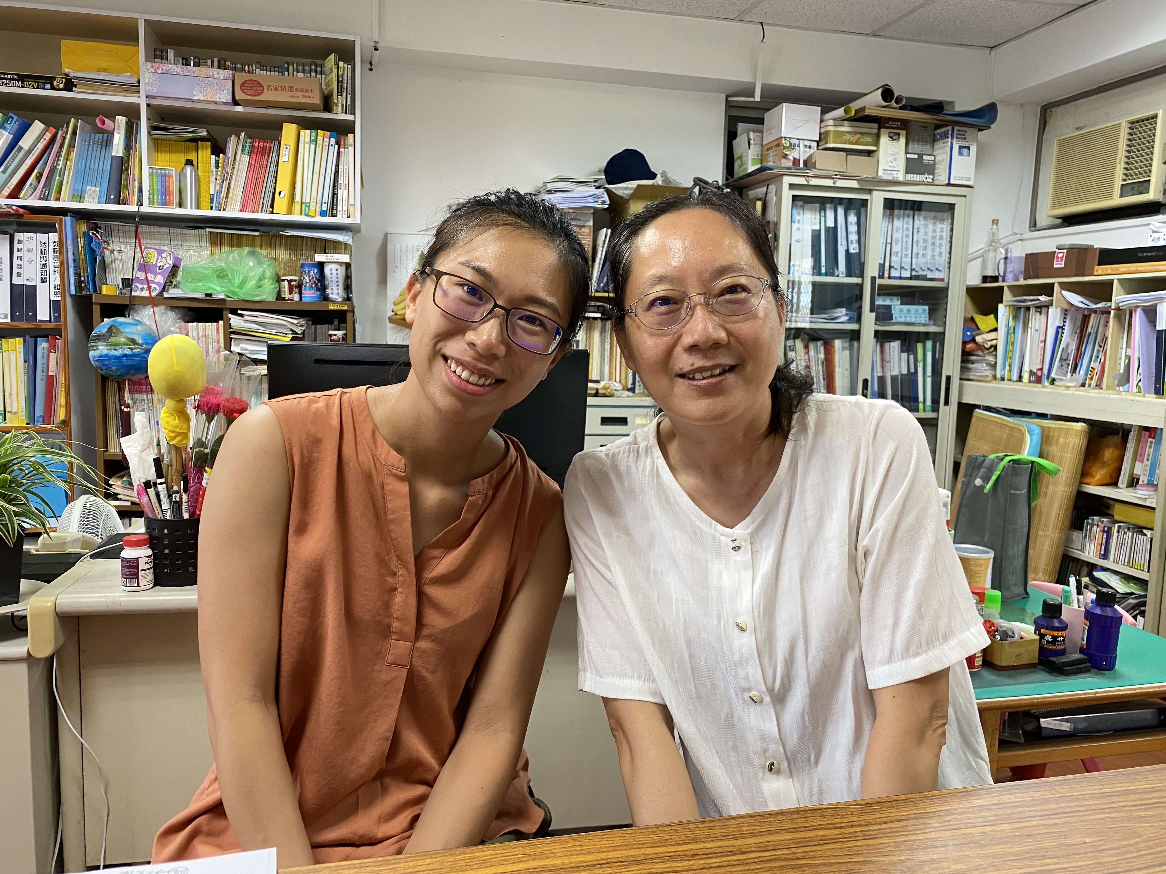 小鯨魚非營利幼兒園李岳青園長及王貞荃老師.JPG