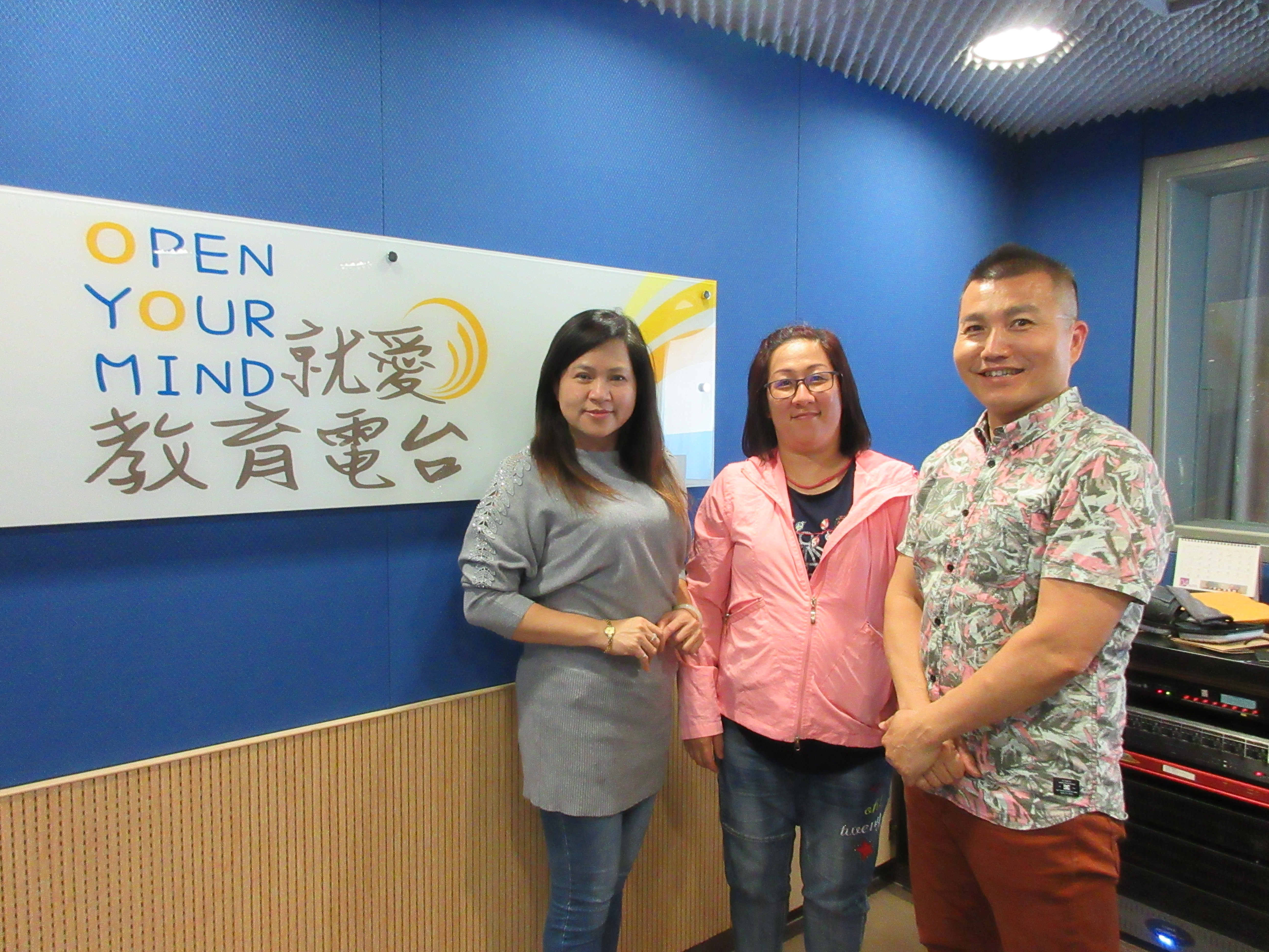 印尼 黃亞鳳與麥玉珍理事長、常罡合影