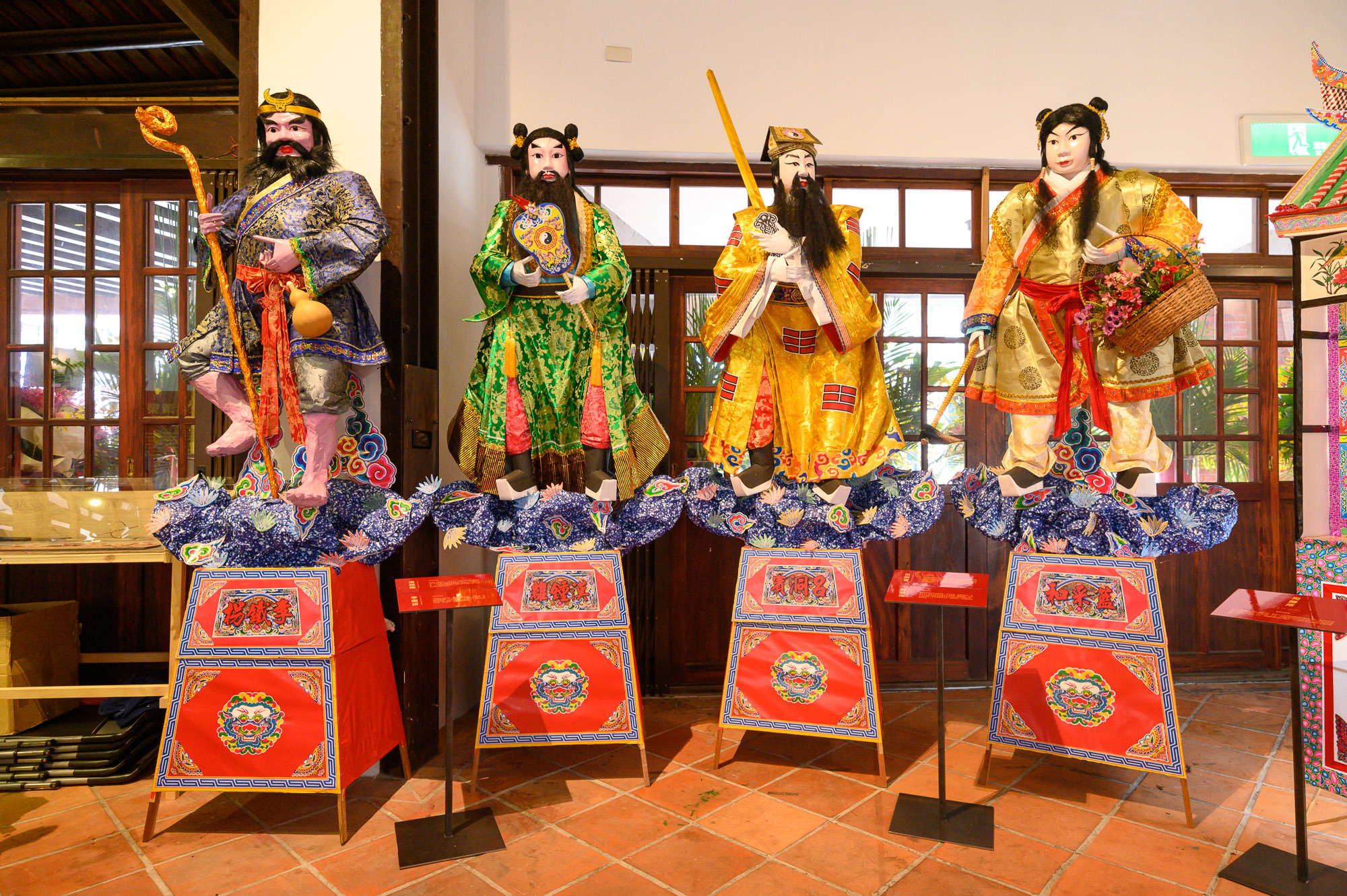 李清榮藝師為展覽特製八仙尊象作品