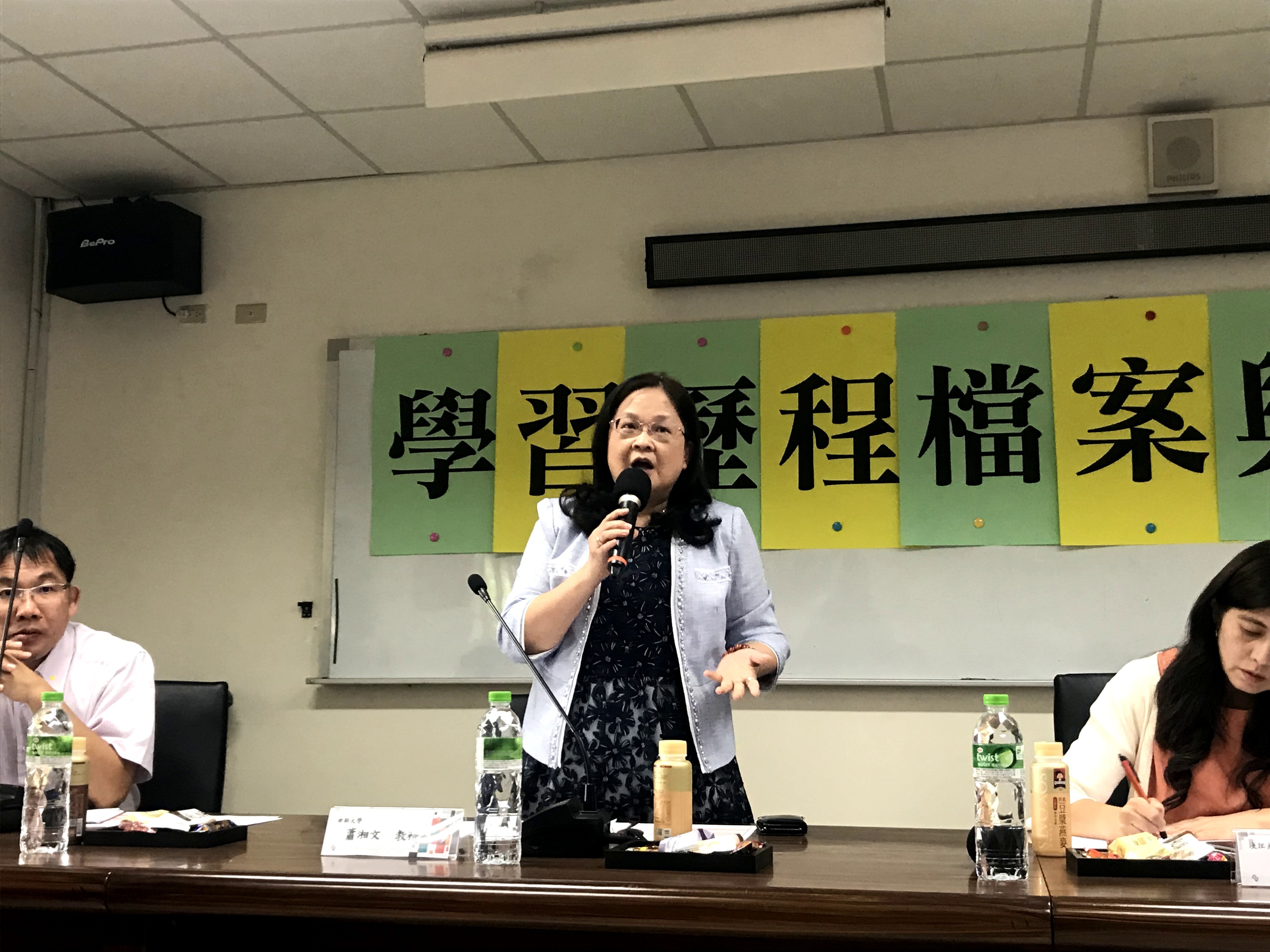 世新大學蕭湘文教務長分享學習歷程準備重點。