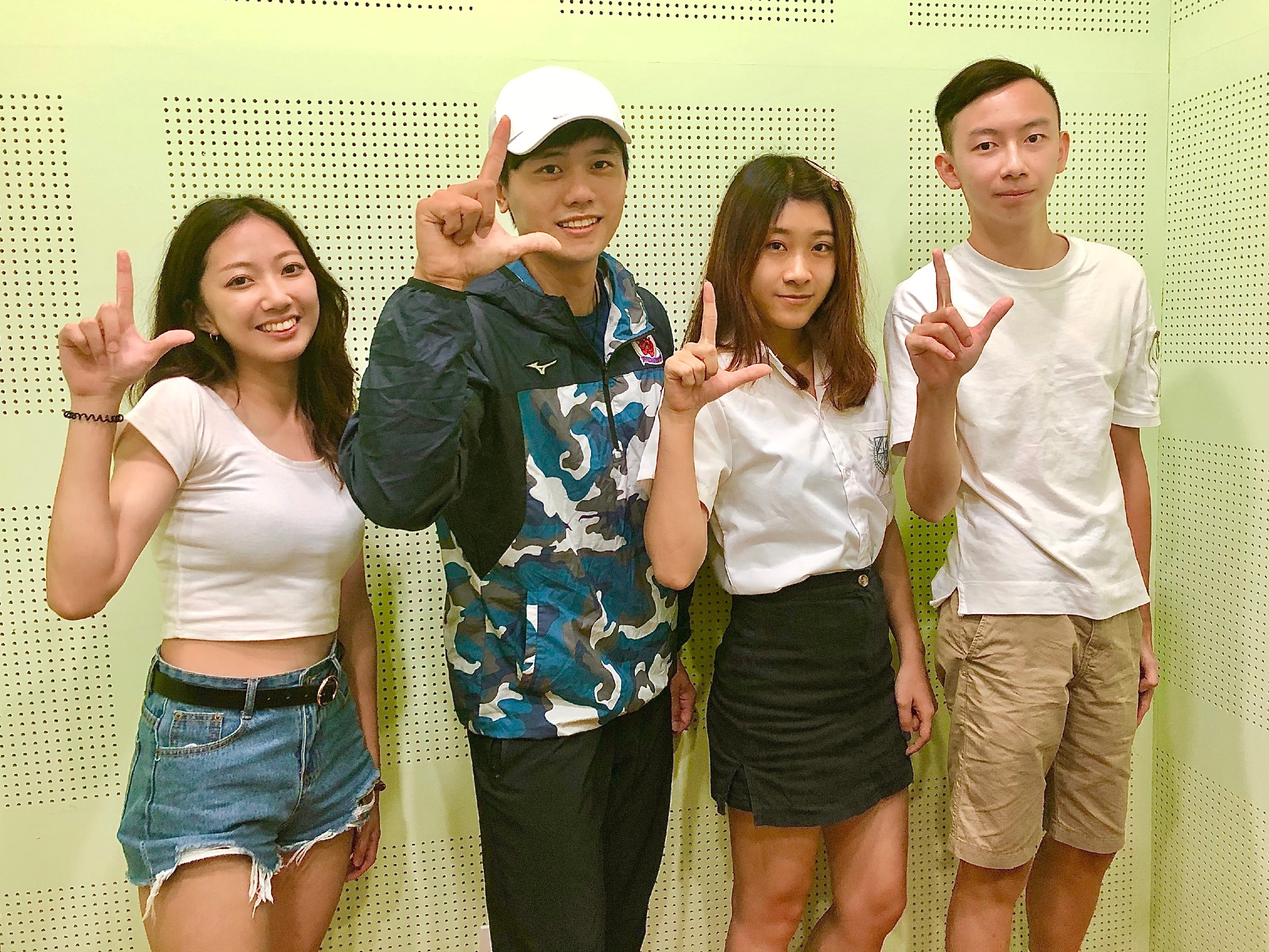 中華台北拔河隊國手陳鵬文與主持群合影