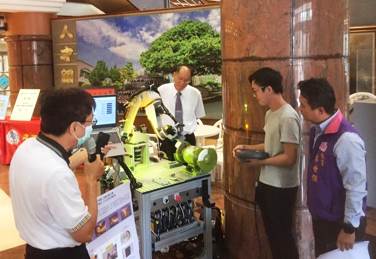 智慧機器人手臂幫助水五金的自動化研磨技術更上層樓 (照片: 建國科技大學)