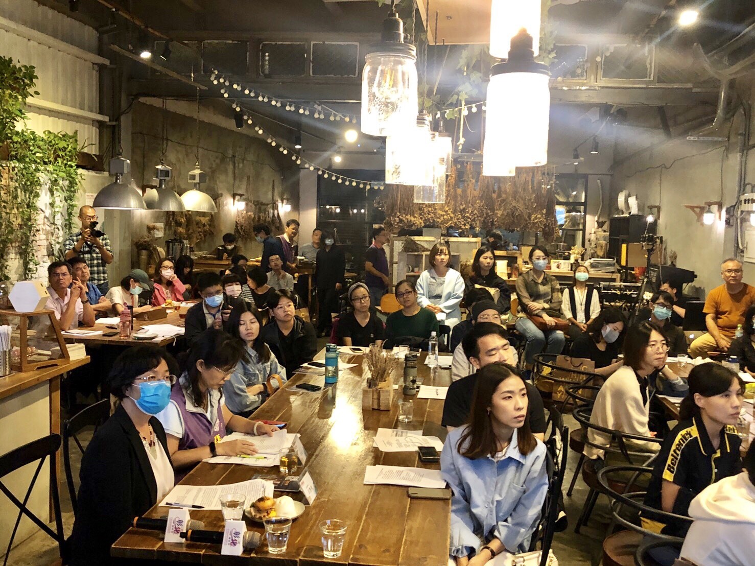 彰化產業進駐老屋媒合平台交流茶會上民眾聽講狀況 (照片:彰化縣文化局)