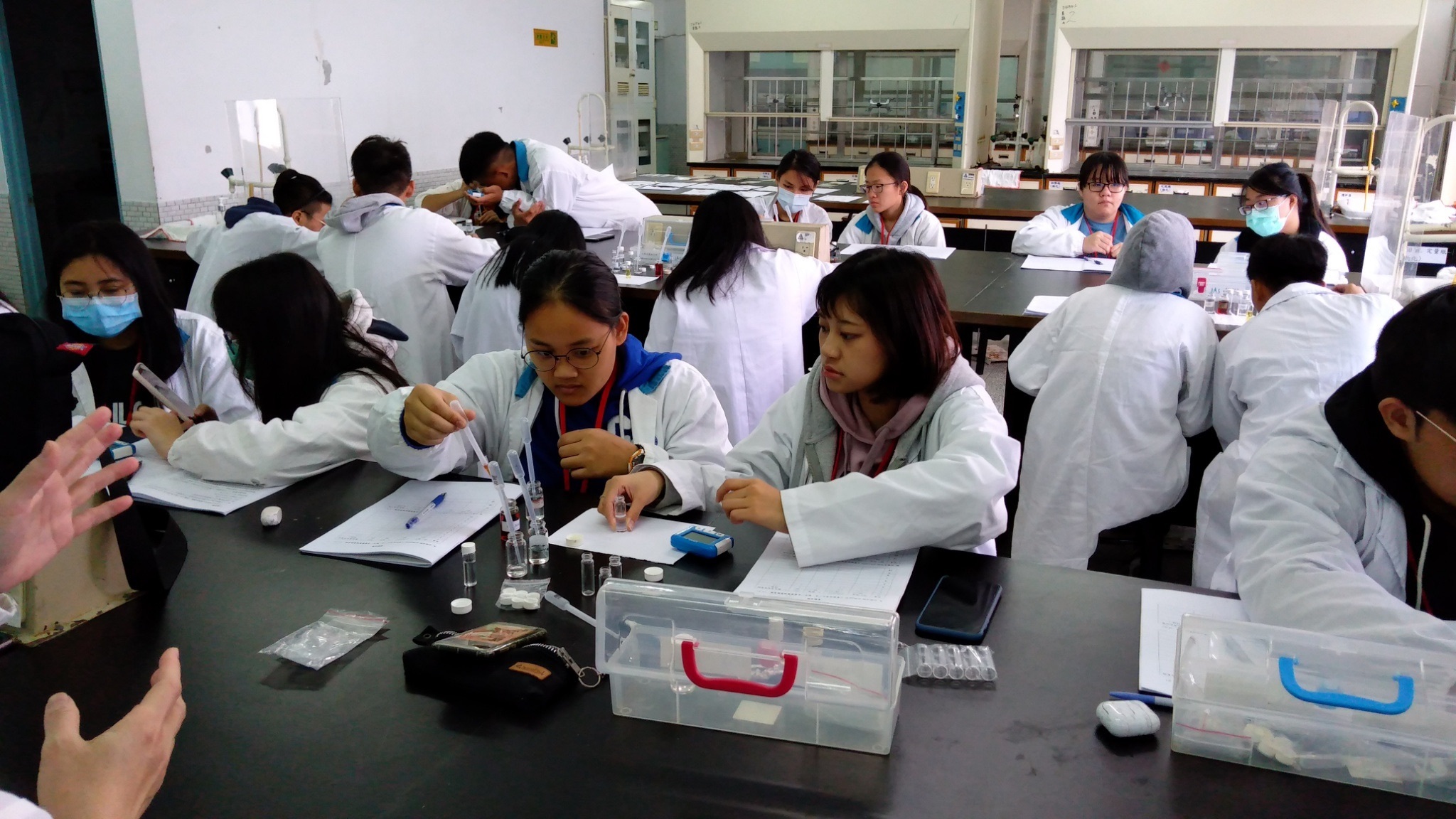 運用儀器了解現象和特性