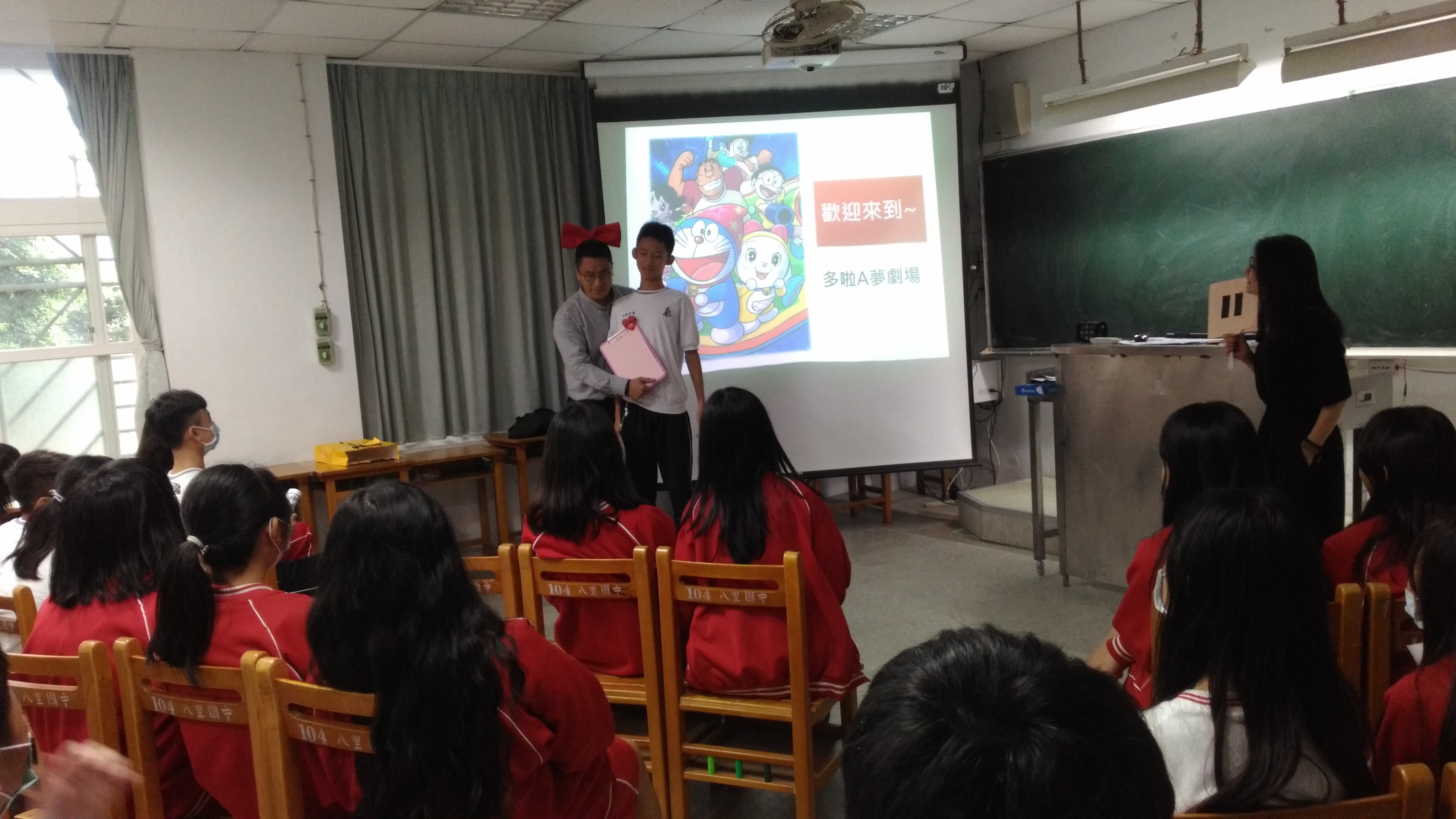 藉由闖關活動設計生動有趣的關卡，讓學生在遊戲中學會如何尊重別人，保護自己。