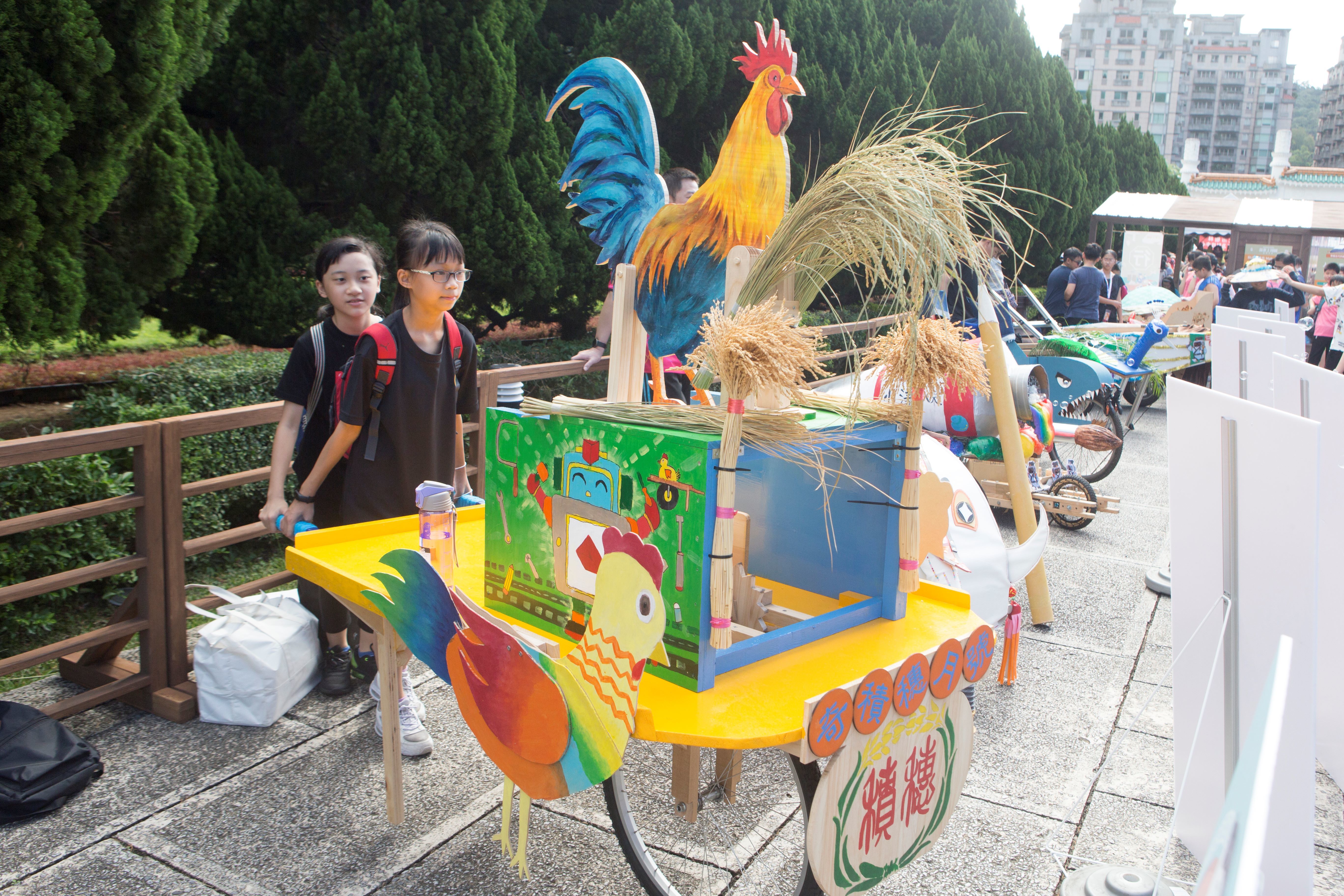 六個月期間各校師生到處尋求資源、腦力激盪並發揮實作能力，設計出發揮校本特色的創意交通工具。