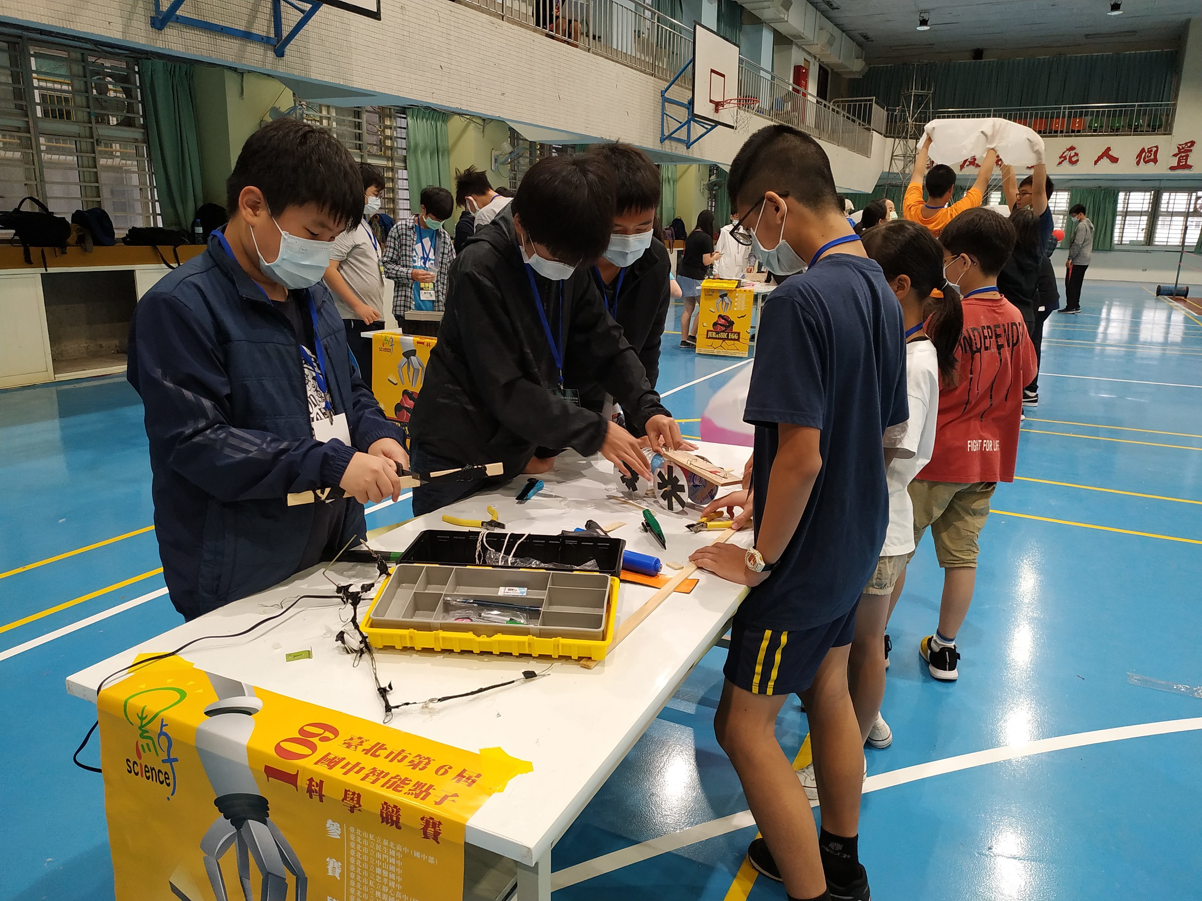 臺北市第6屆國中智能點子科學競賽共有來自18所國中、104位喜愛科學的國中生分組參與