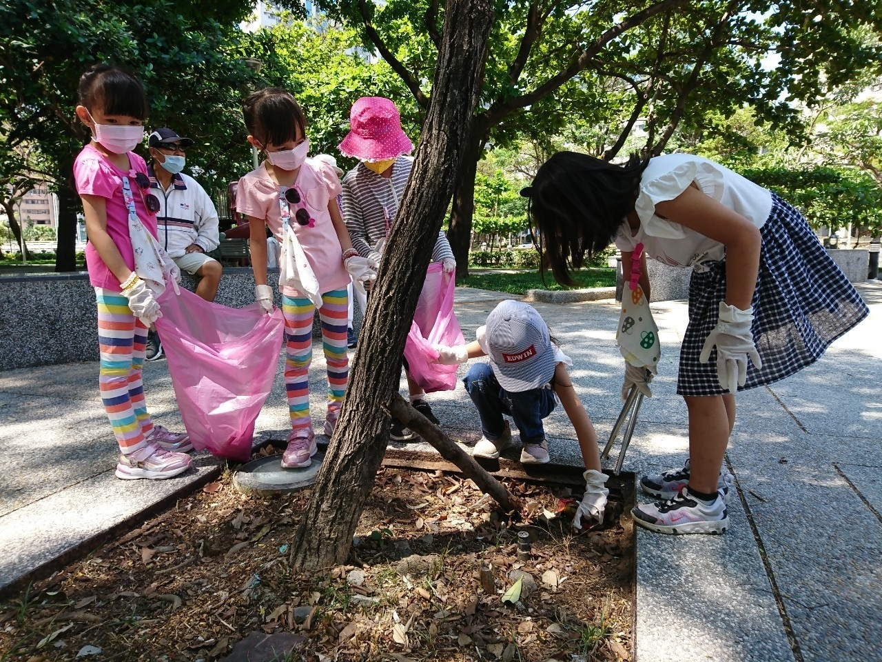 雄愛河堤教案種樹去.jpg