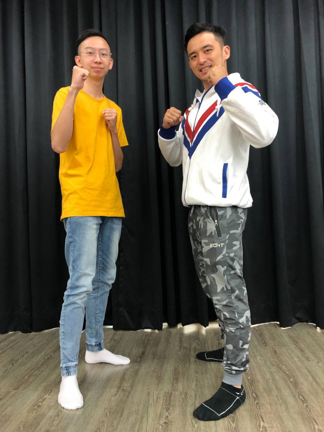 柔道教練黃大輔與主持人合影