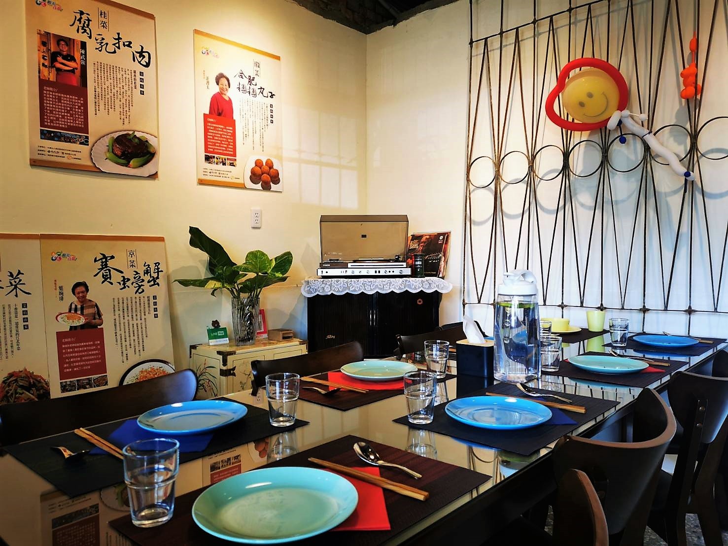 帶人尋味以無菜單料理私廚的模式提供各種眷村家鄉菜讓顧客品嘗(圖片來源：陳武強提供)