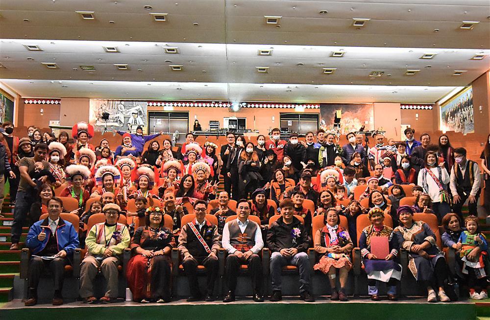 原住民族語扎根計畫－表揚暨成果展示大合照。